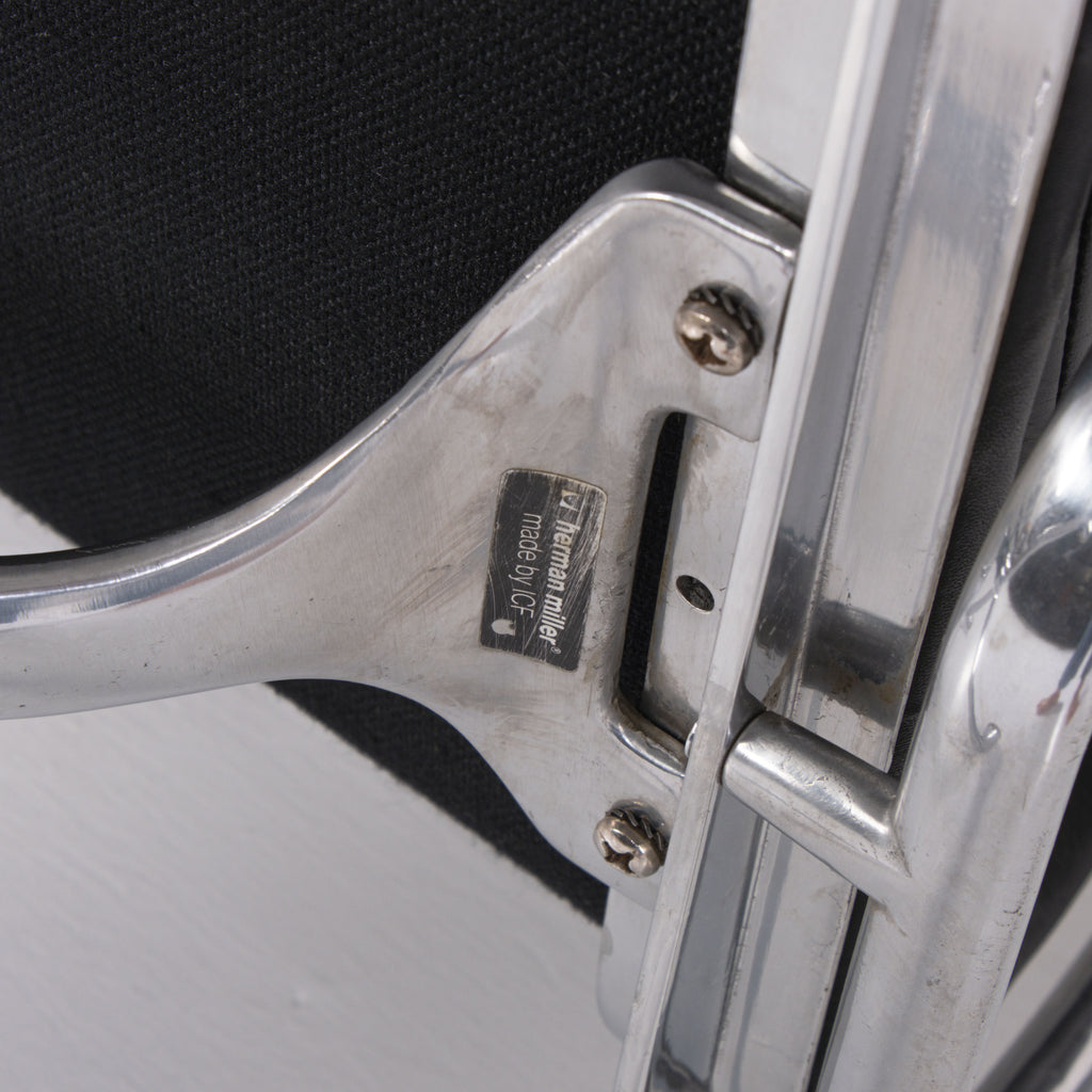 Sedia da ufficio Soft Pad EA 217 di Charles e Ray Eames per ICF
