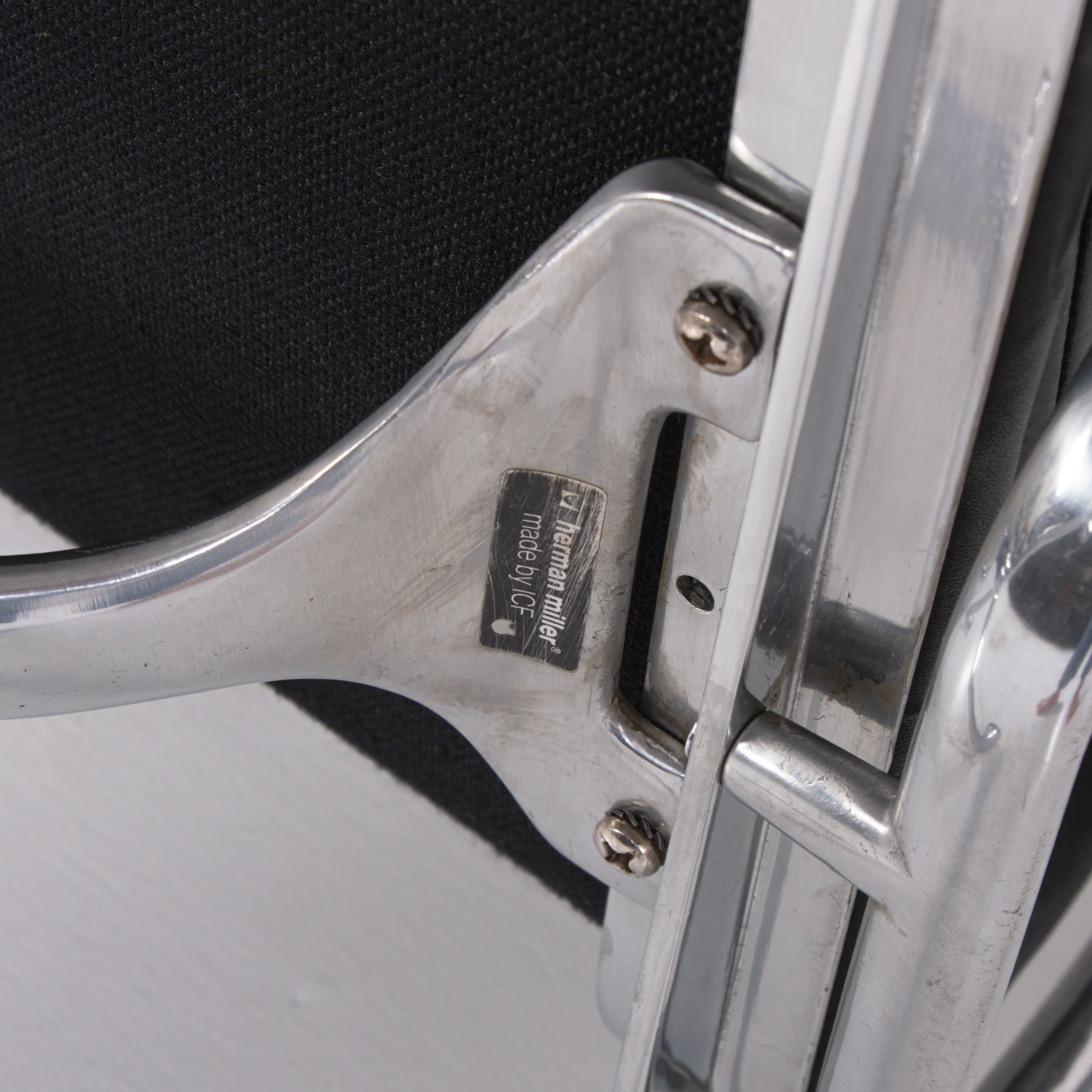 Sedia da ufficio Soft Pad EA 217 di Charles e Ray Eames per ICF