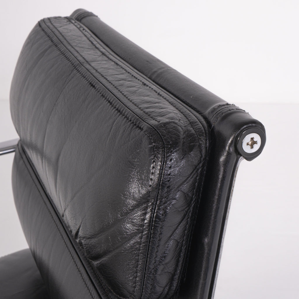 Sedia da ufficio Soft Pad EA 217 di Charles e Ray Eames per ICF