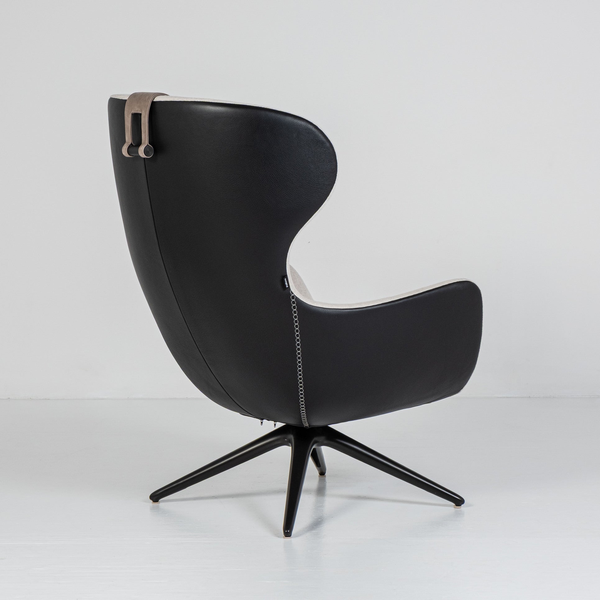 Poltrona Mad Joker con Pouf – Design Marcel Wanders per Poliform