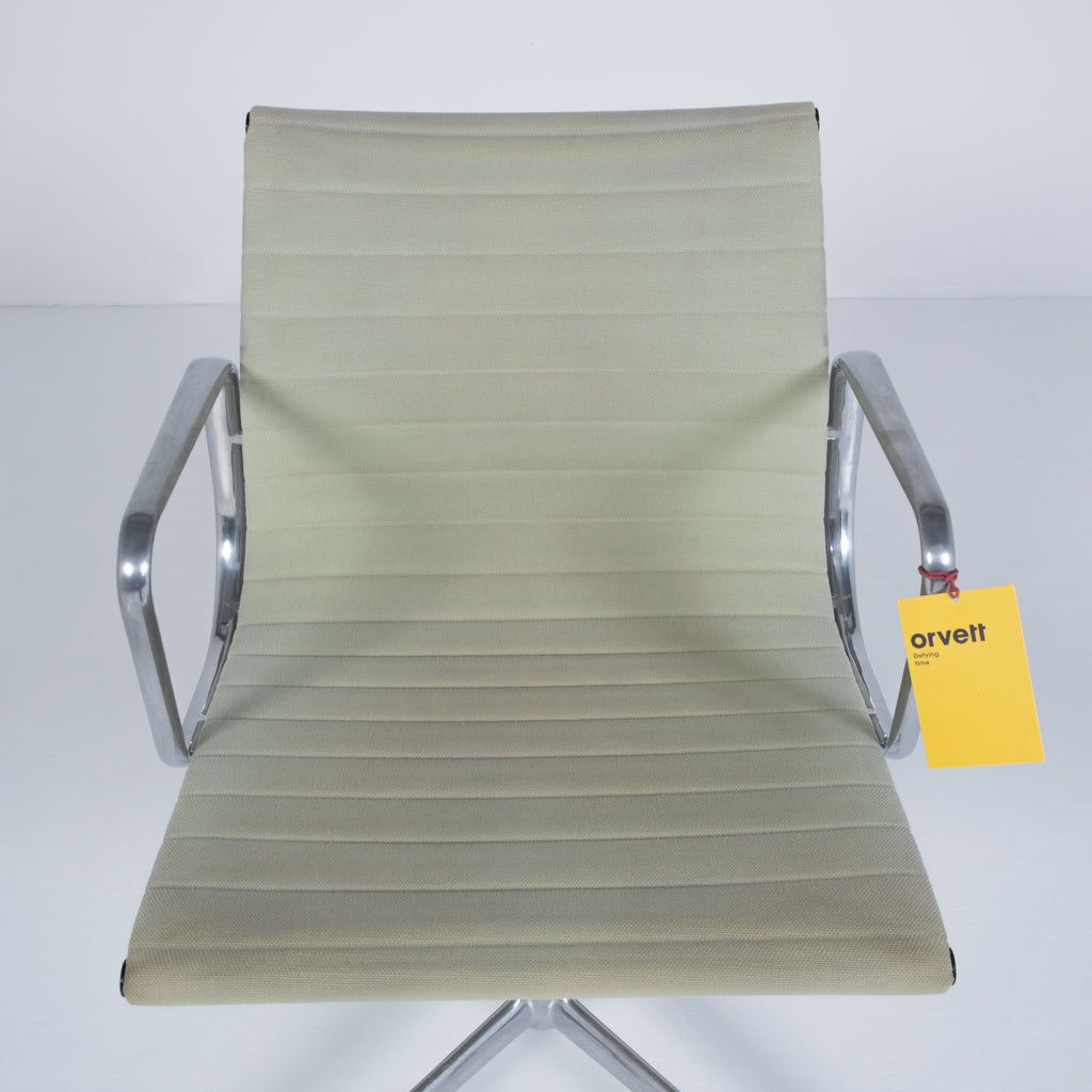 Aluminium Chair EA 108 – Designed by Charles and Ray Eames for ICF