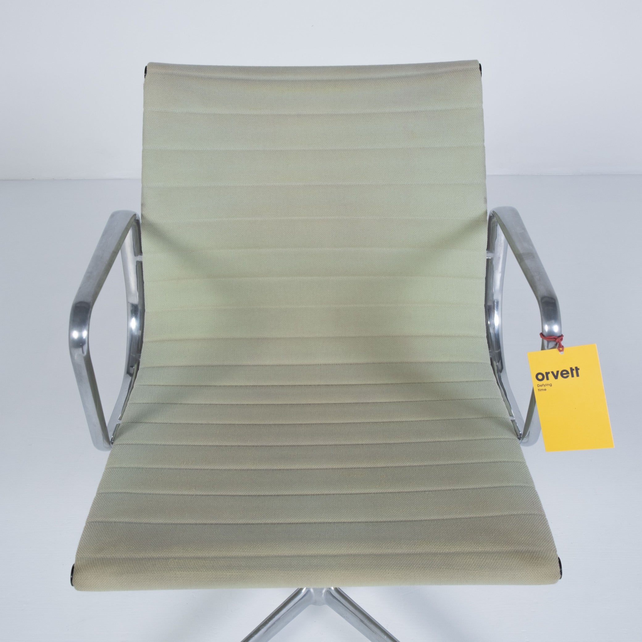 Aluminium Chair EA 108 – Designed by Charles and Ray Eames for ICF