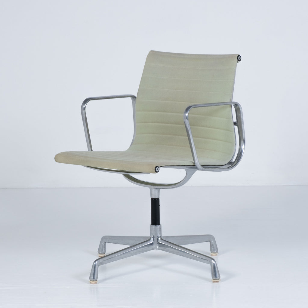 Aluminium Chair EA 108 – Designed by Charles and Ray Eames for ICF