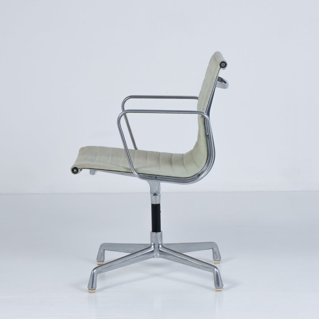 Aluminium Chair EA 108 – Designed by Charles and Ray Eames for ICF