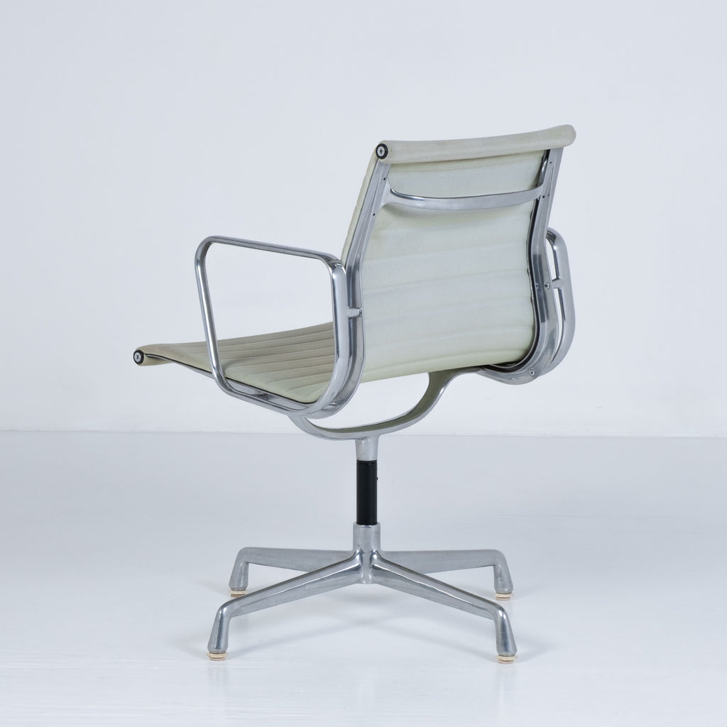 Aluminium Chair EA 108 – Designed by Charles and Ray Eames for ICF