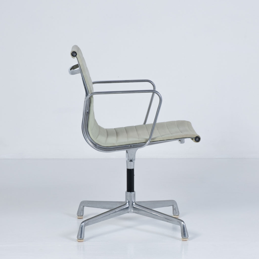 Aluminium Chair EA 108 – Designed by Charles and Ray Eames for ICF