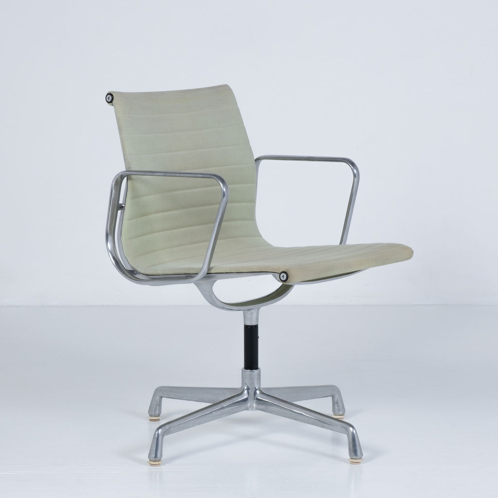Aluminium Chair EA 108 – Designed by Charles and Ray Eames for ICF