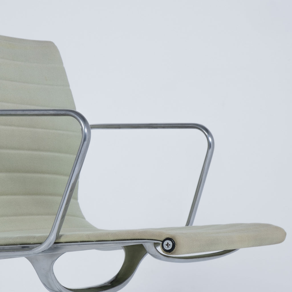 Aluminium Chair EA 108 – Designed by Charles and Ray Eames for ICF