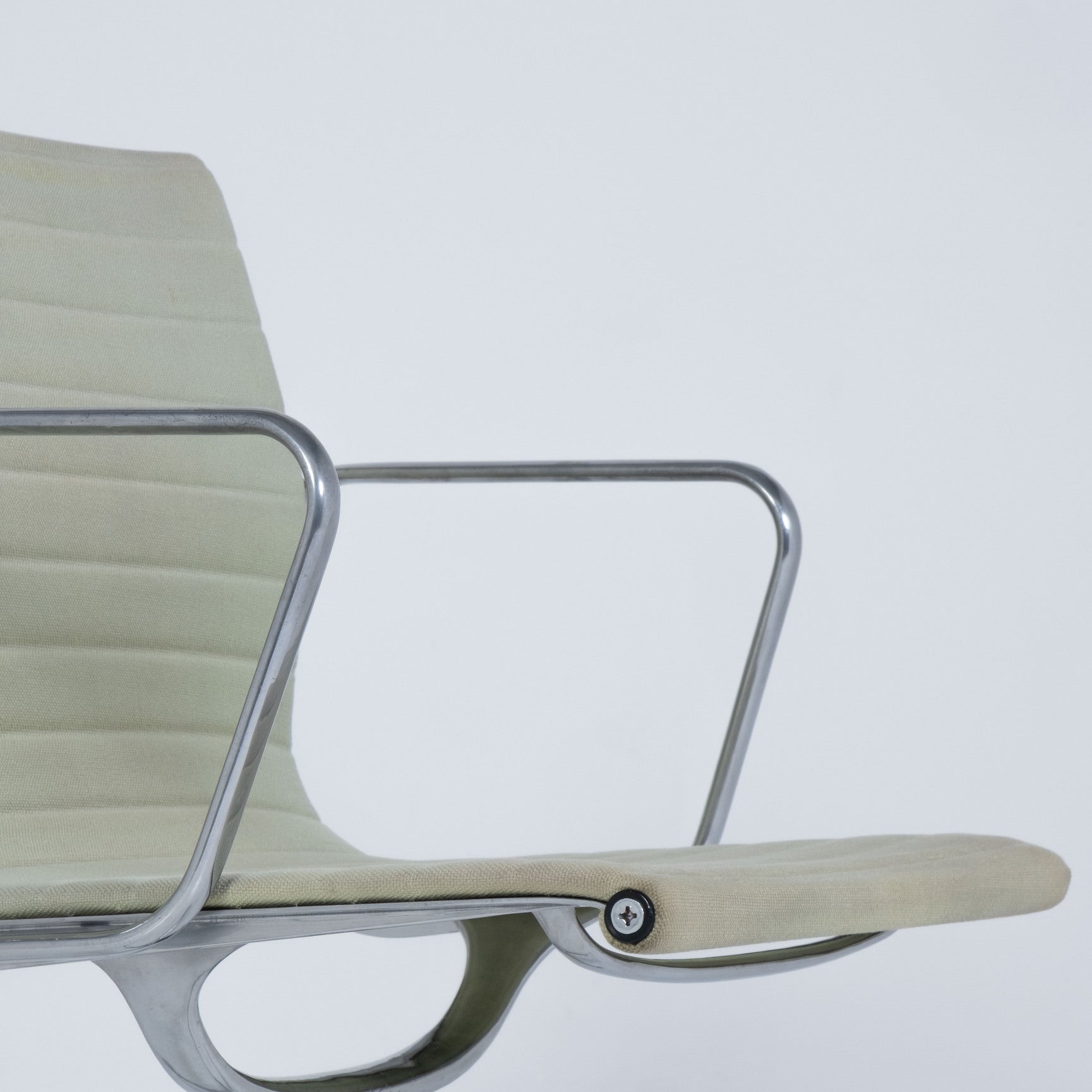 Aluminium Chair EA 108 – Designed by Charles and Ray Eames for ICF