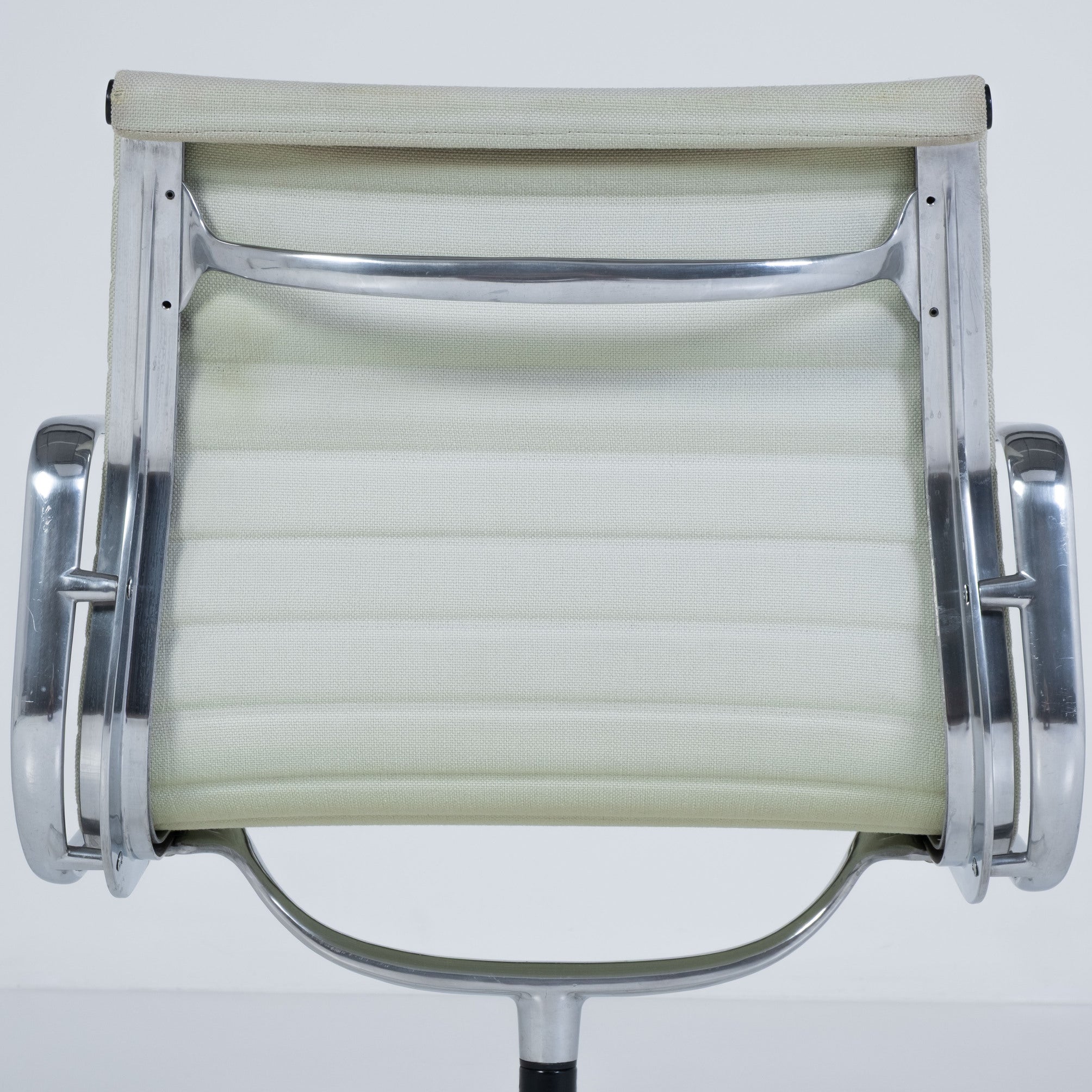 Aluminium Chair EA 108 – Designed by Charles and Ray Eames for ICF