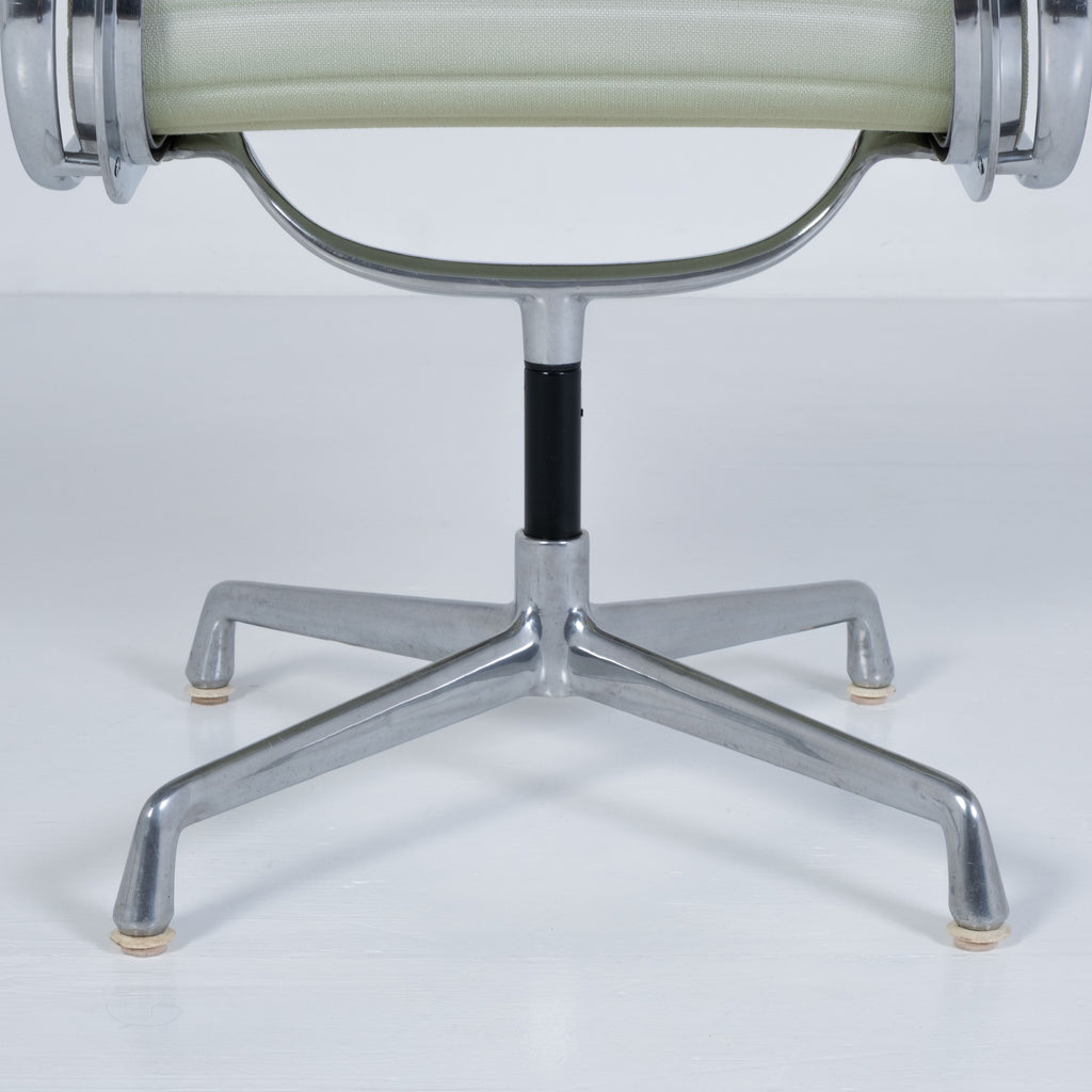 Aluminium Chair EA 108 – Designed by Charles and Ray Eames for ICF