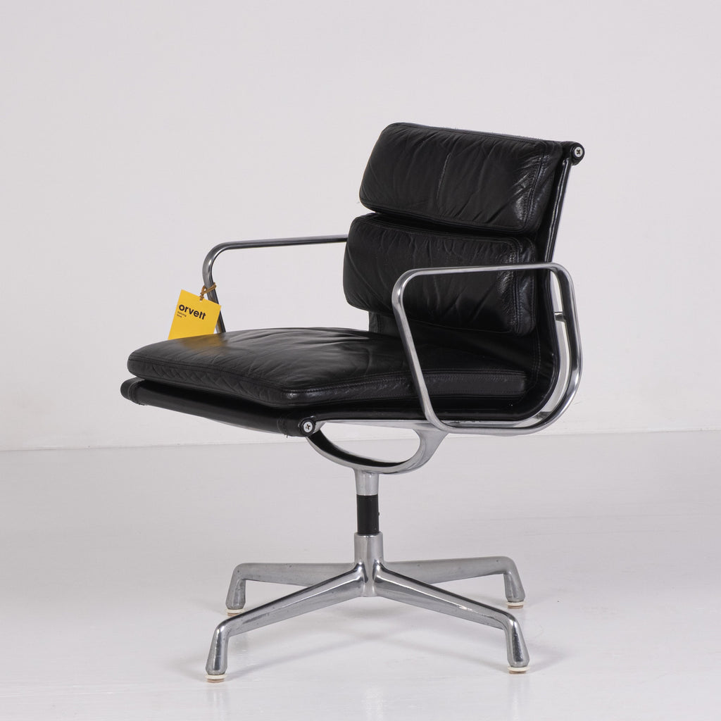 Chaise de bureau Soft Pad EA 217 de Charles et Ray Eames pour ICF
