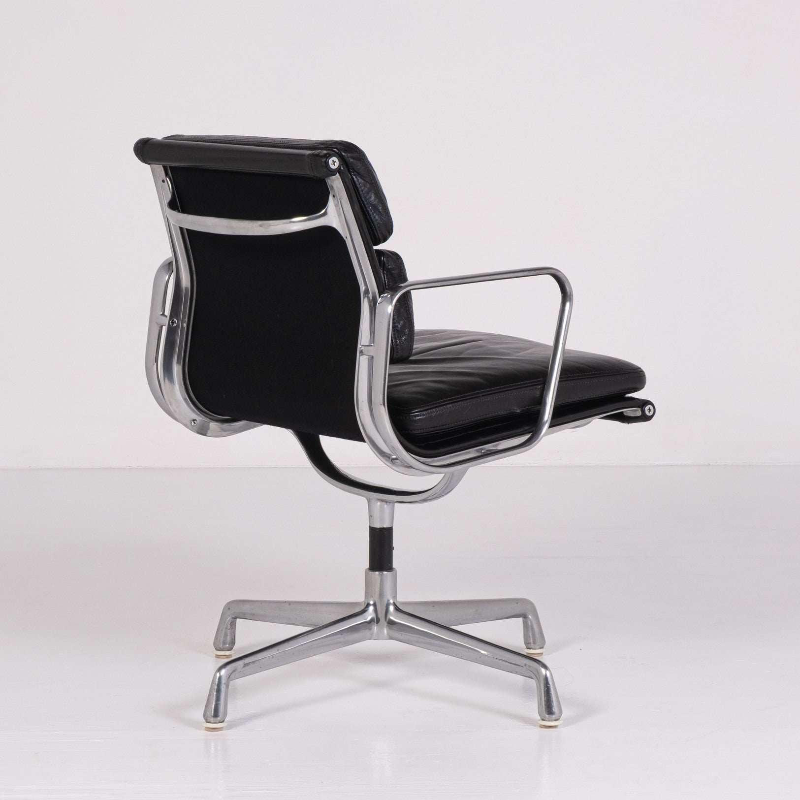 Chaise de bureau Soft Pad EA 217 de Charles et Ray Eames pour ICF