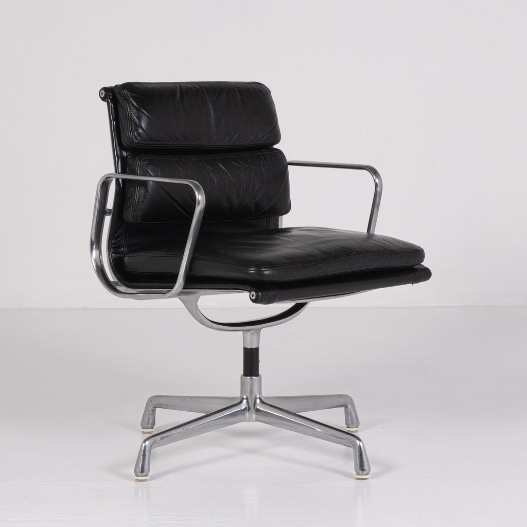 Chaise de bureau Soft Pad EA 217 de Charles et Ray Eames pour ICF