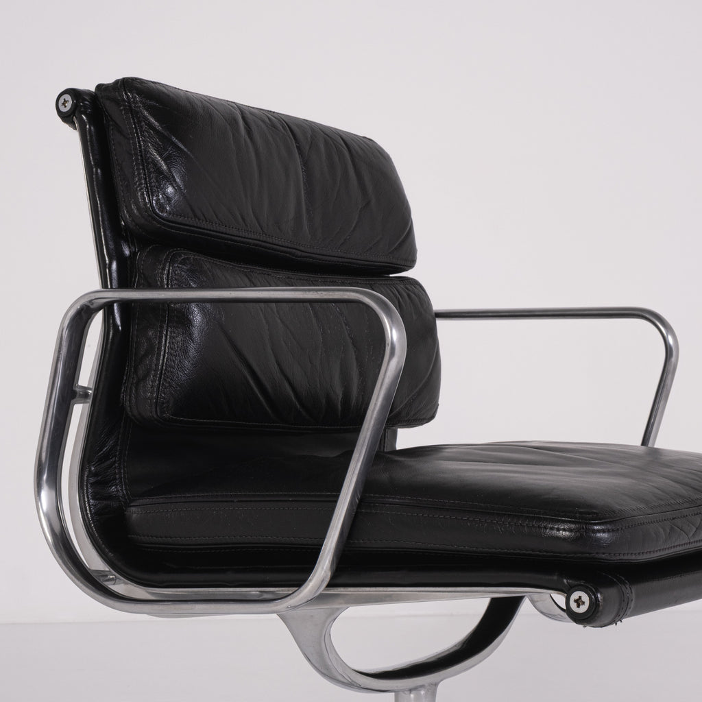 Chaise de bureau Soft Pad EA 217 de Charles et Ray Eames pour ICF