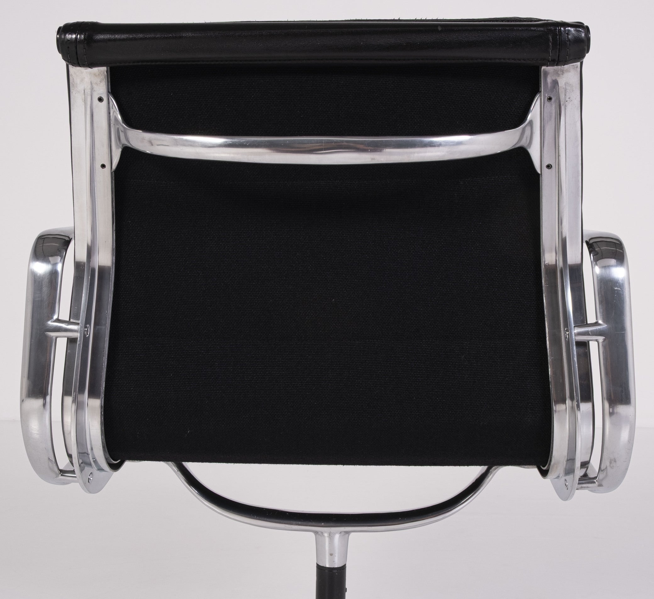 Chaise de bureau Soft Pad EA 217 de Charles et Ray Eames pour ICF