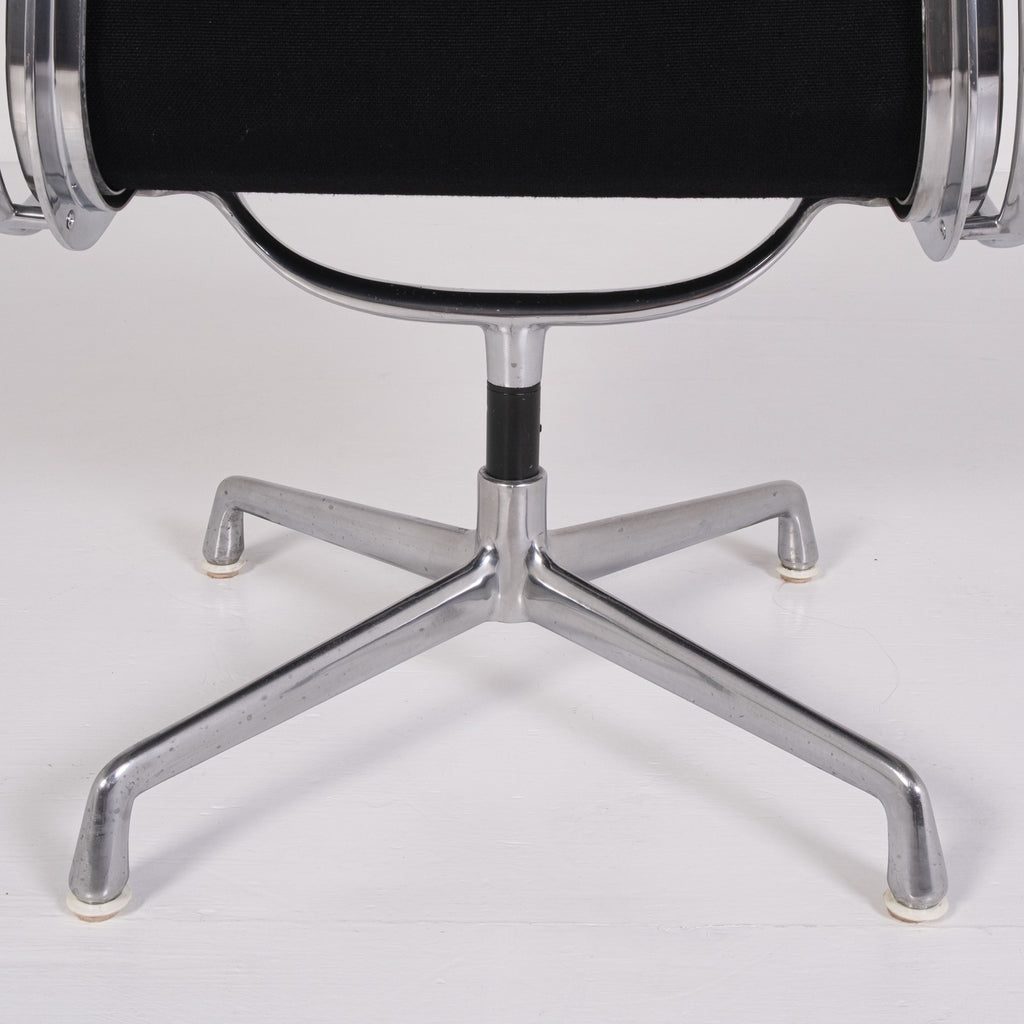 Chaise de bureau Soft Pad EA 217 de Charles et Ray Eames pour ICF