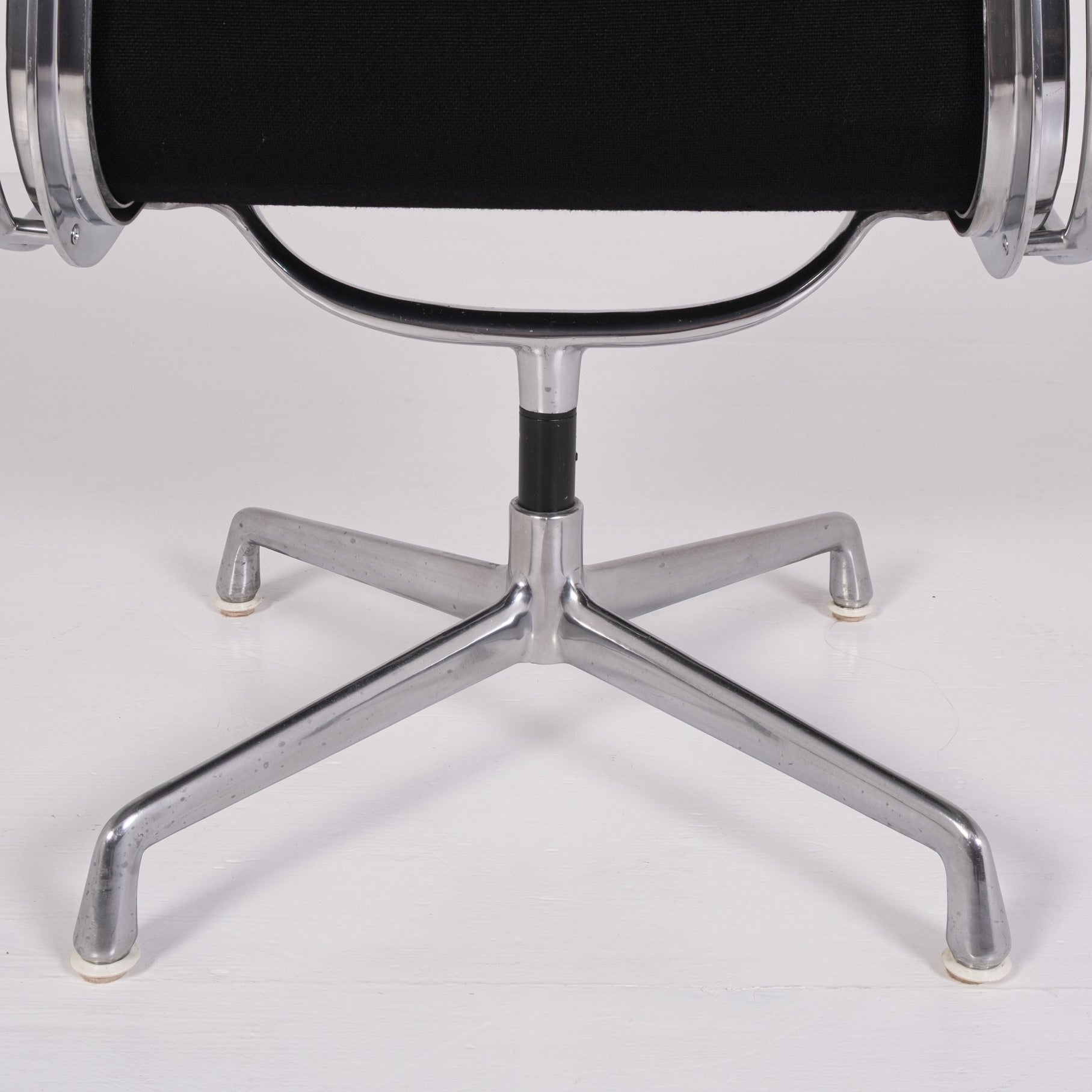 Chaise de bureau Soft Pad EA 217 de Charles et Ray Eames pour ICF