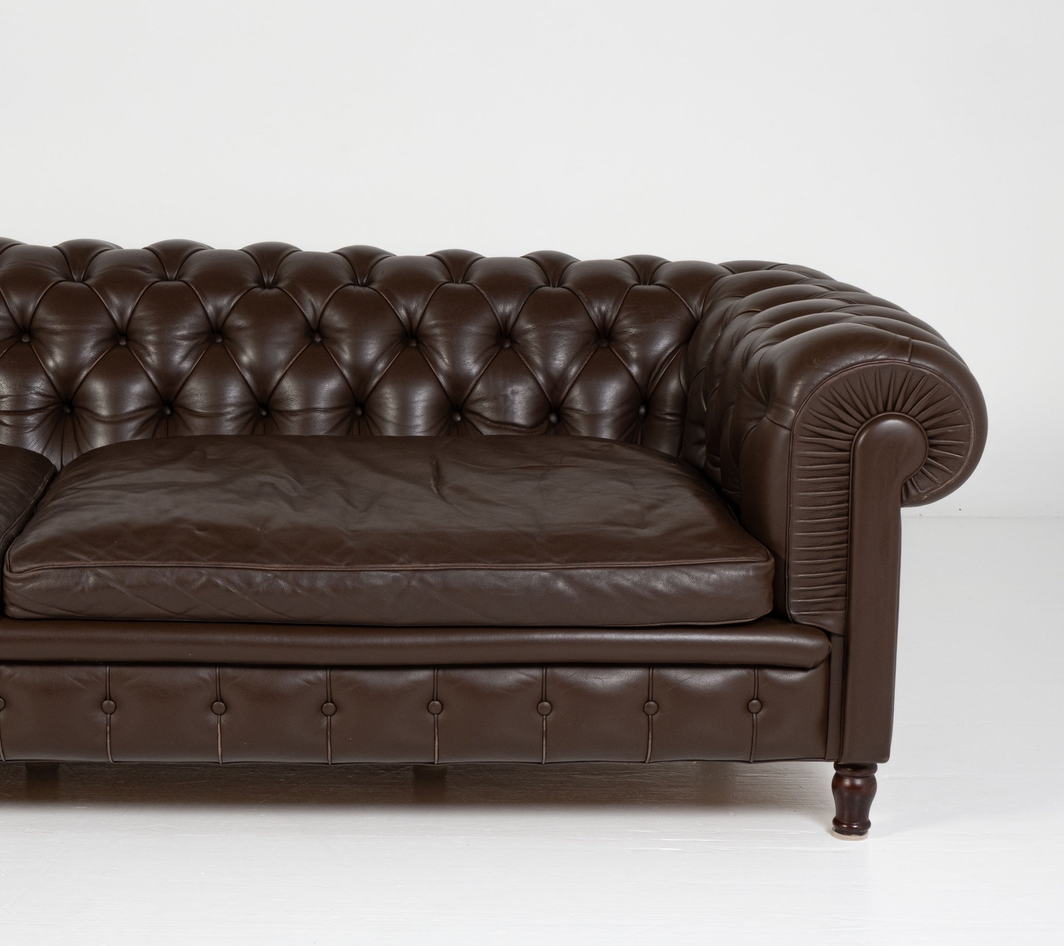Divano Chester a 4 Posti – Design Renzo Frau per Poltrona Frau