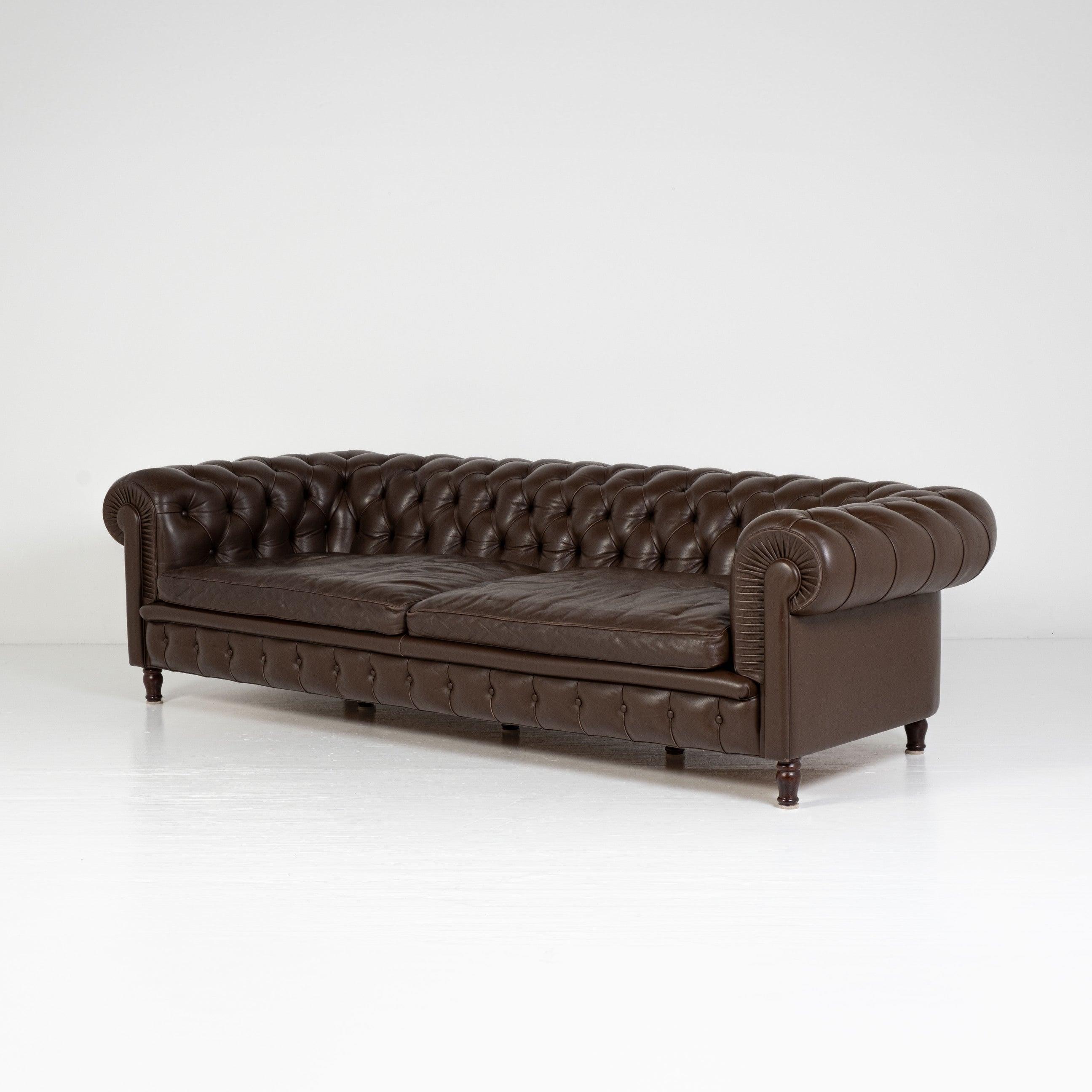 Divano Chester a 4 Posti – Design Renzo Frau per Poltrona Frau