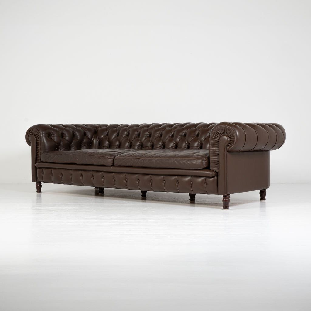 Divano Chester a 4 Posti – Design Renzo Frau per Poltrona Frau