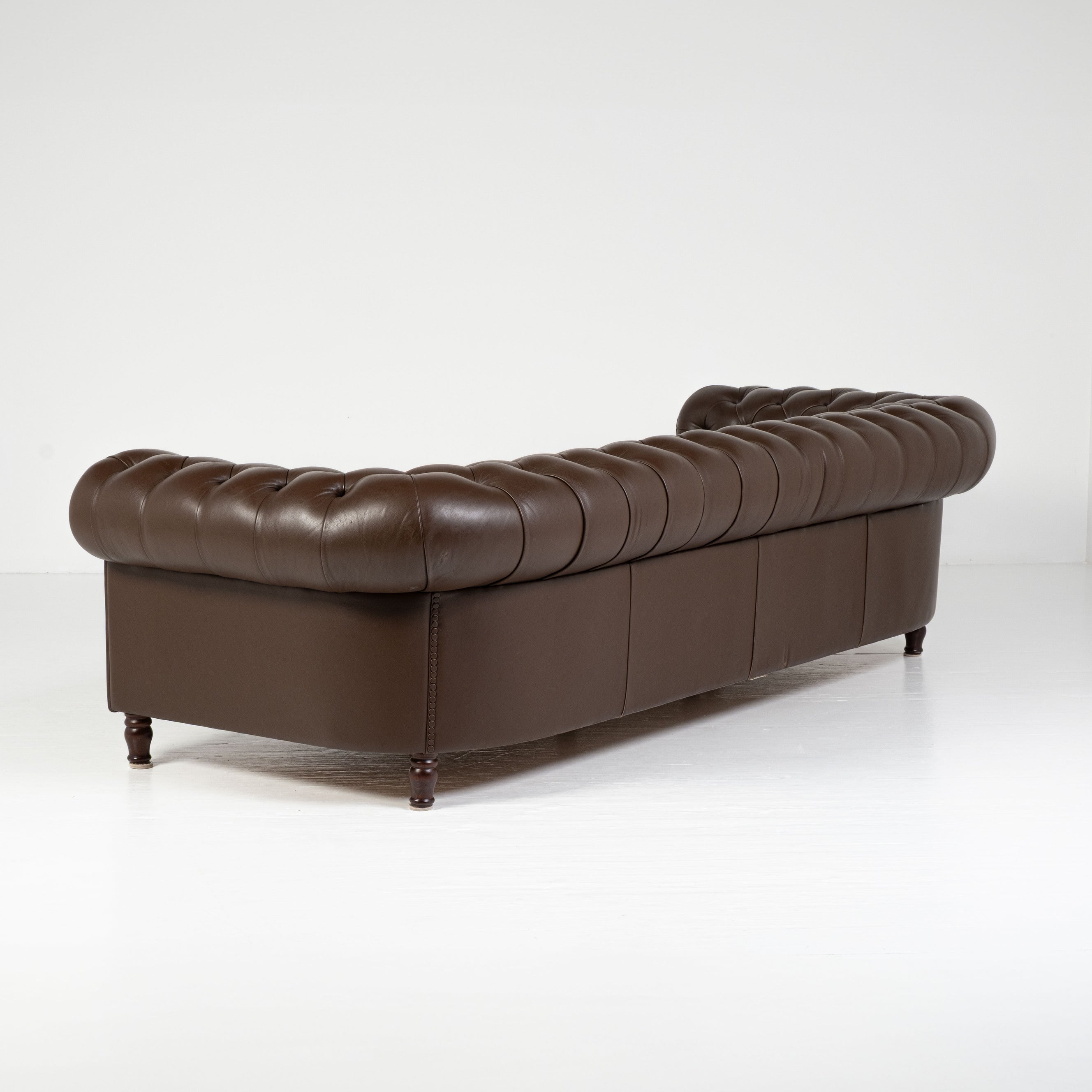 Divano Chester a 4 Posti – Design Renzo Frau per Poltrona Frau