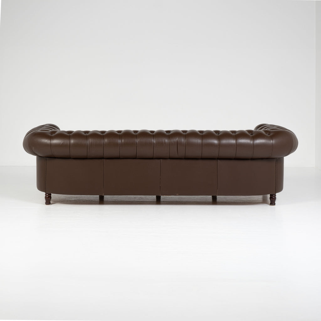 Divano Chester a 4 Posti – Design Renzo Frau per Poltrona Frau