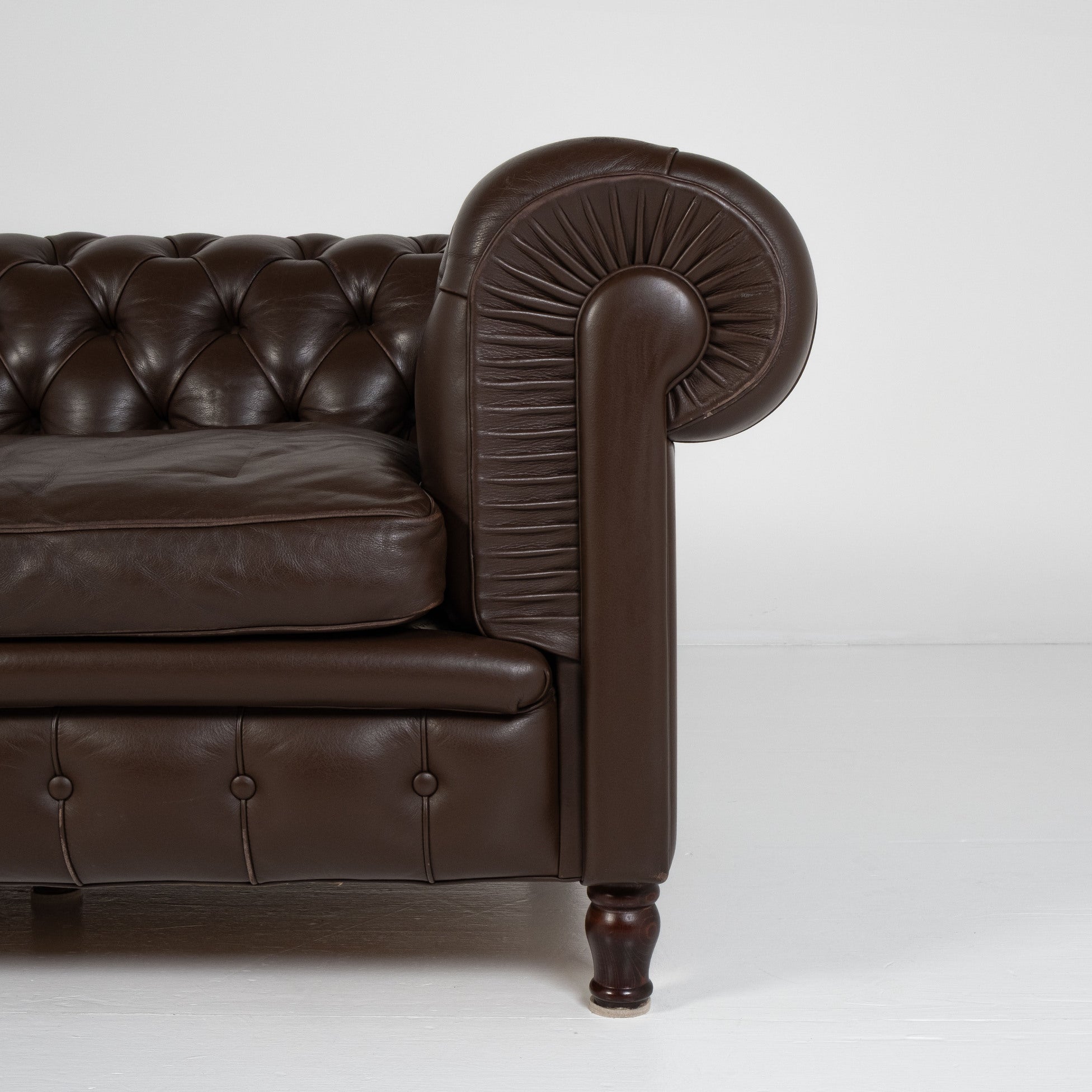 Divano Chester a 4 Posti – Design Renzo Frau per Poltrona Frau
