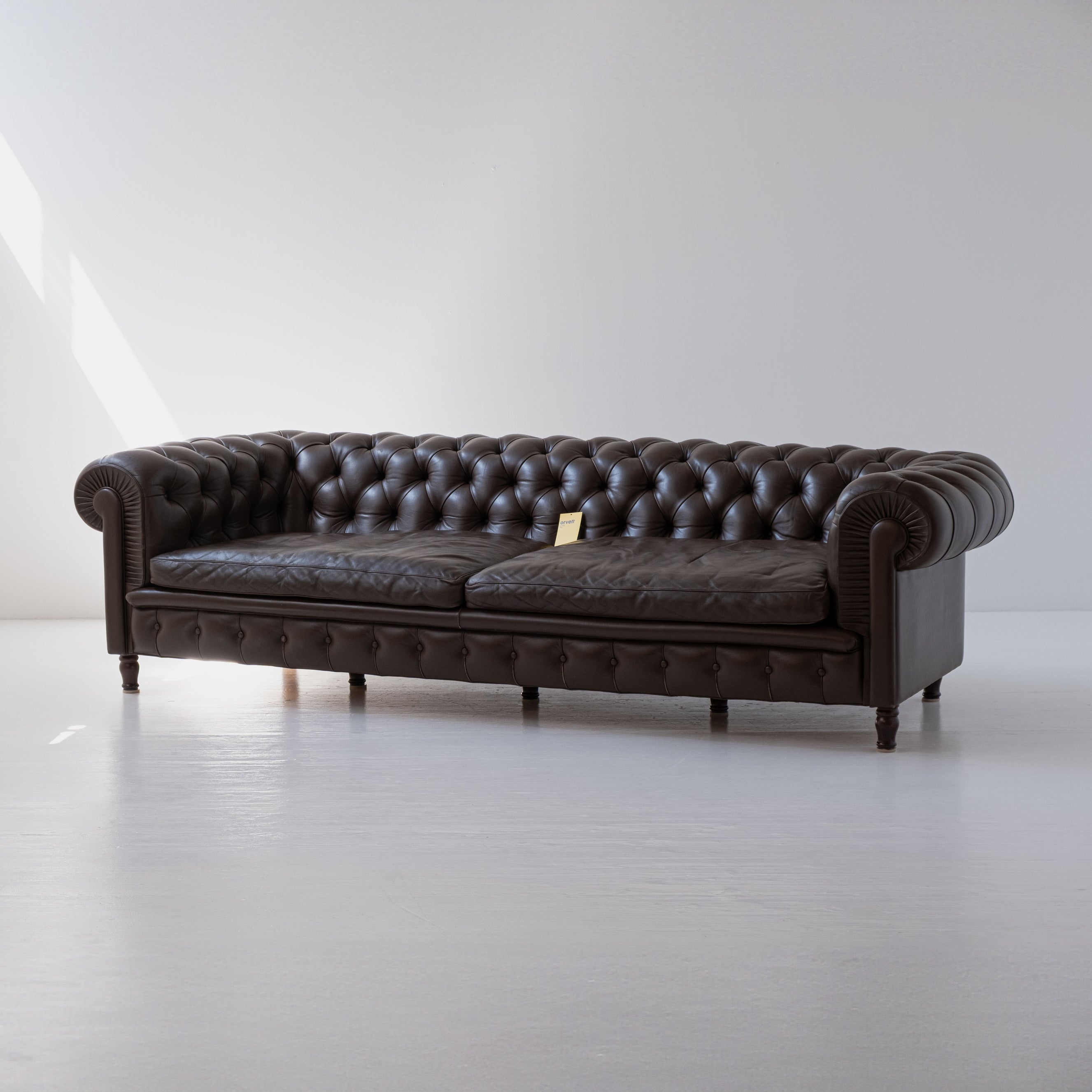 Divano Chester a 4 Posti – Design Renzo Frau per Poltrona Frau
