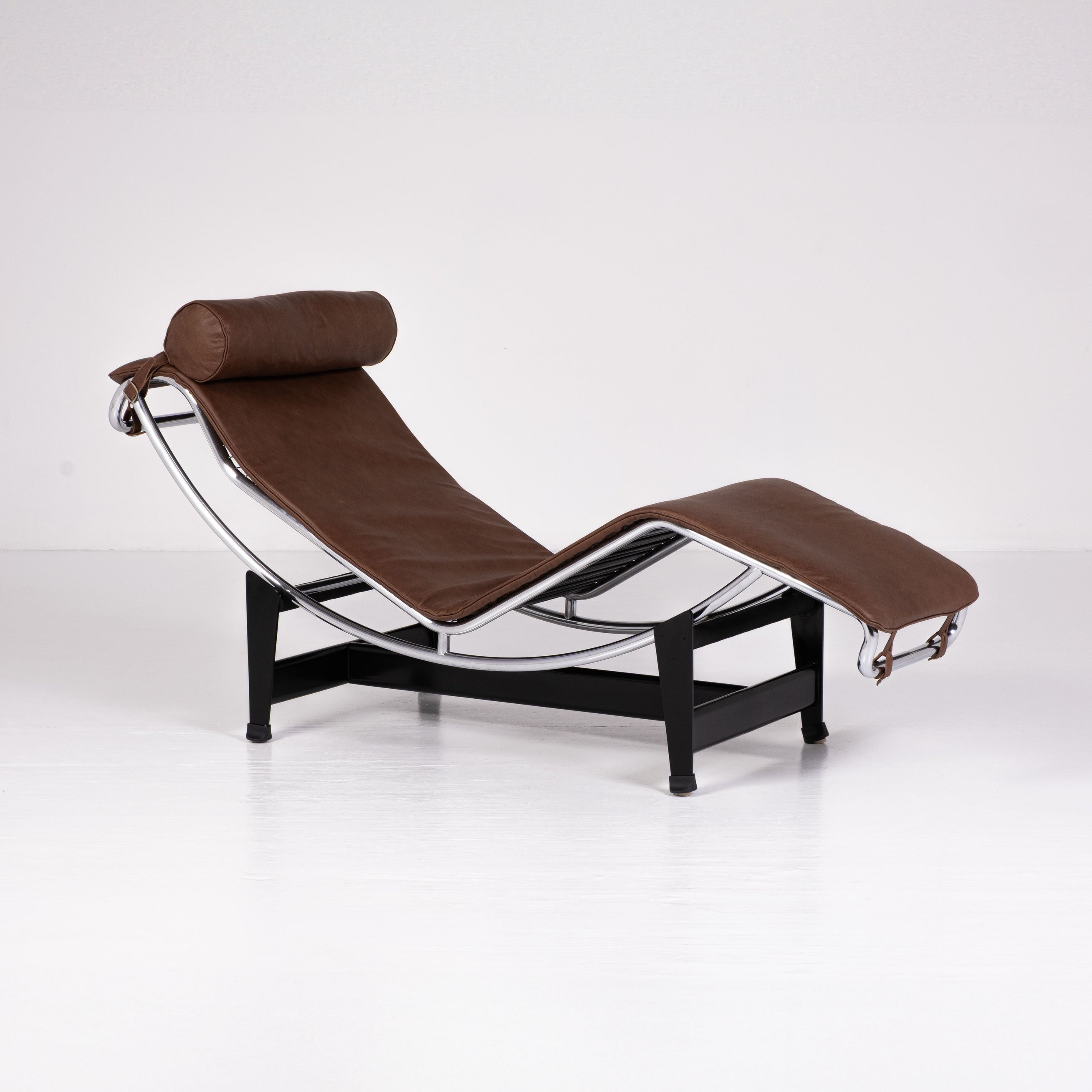 LC4 Chaise Longue – Designed by Le Corbusier for Cassina