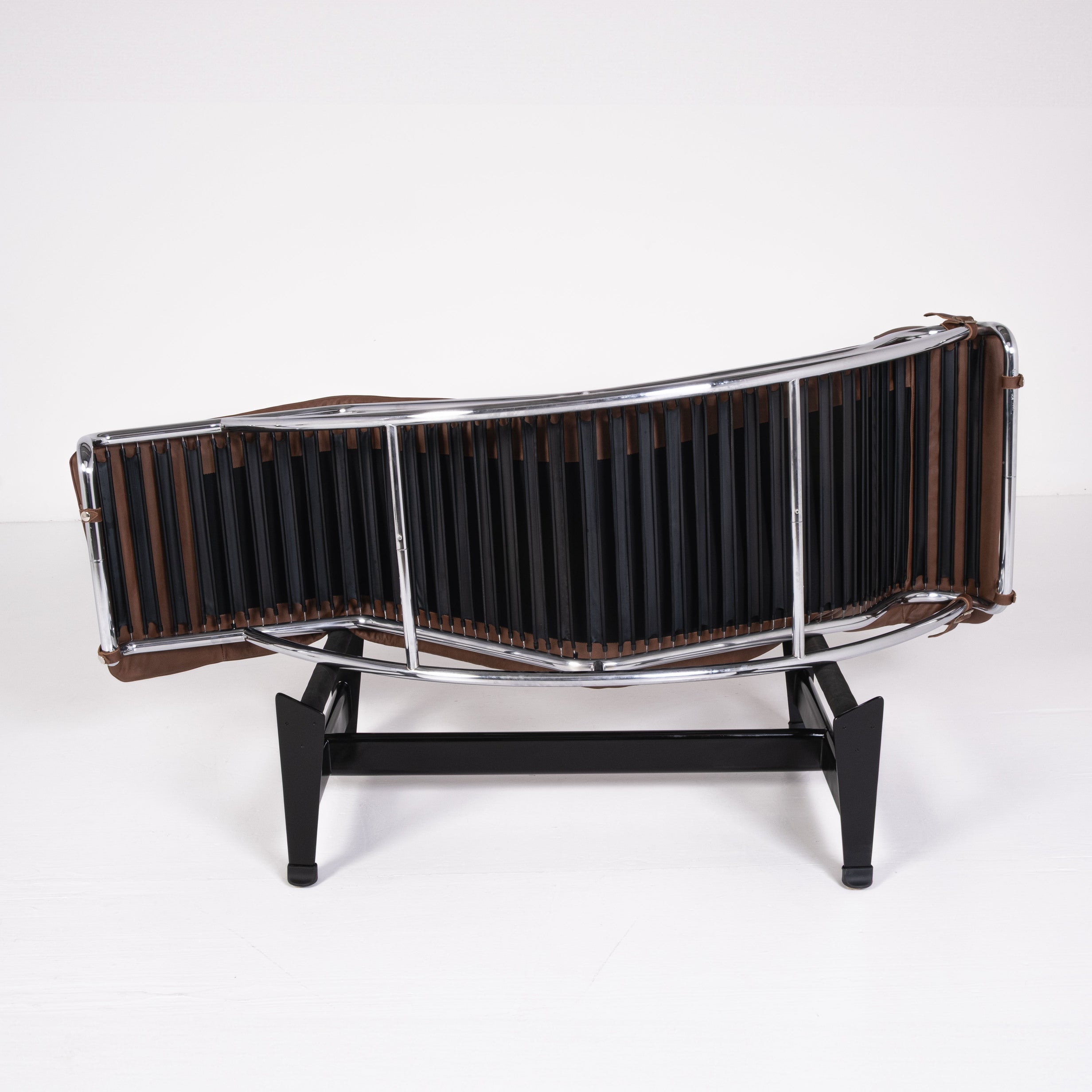 LC4 Chaise Longue – Designed by Le Corbusier for Cassina