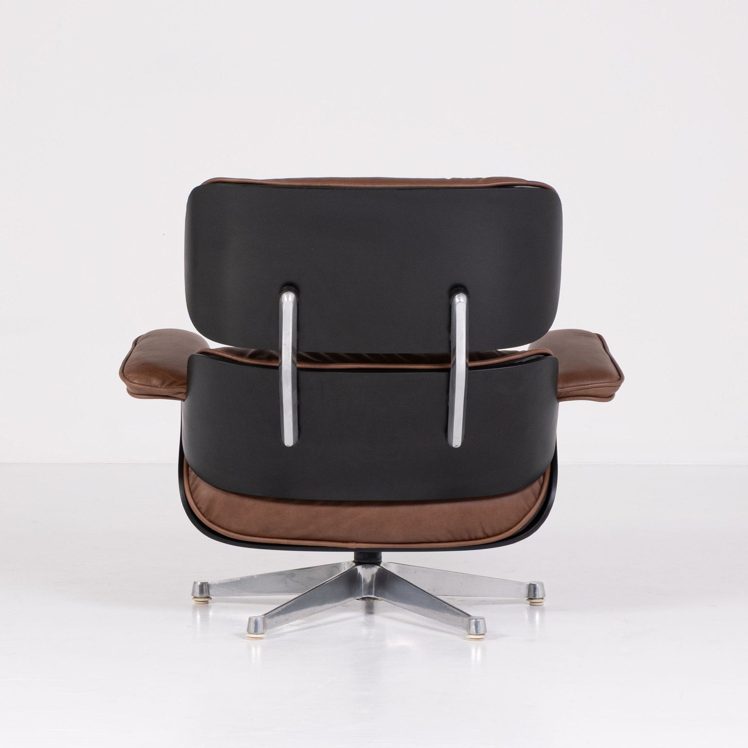 Lounge Chair con Ottoman – Design Charles e Ray Eames per Herman Miller / ICF