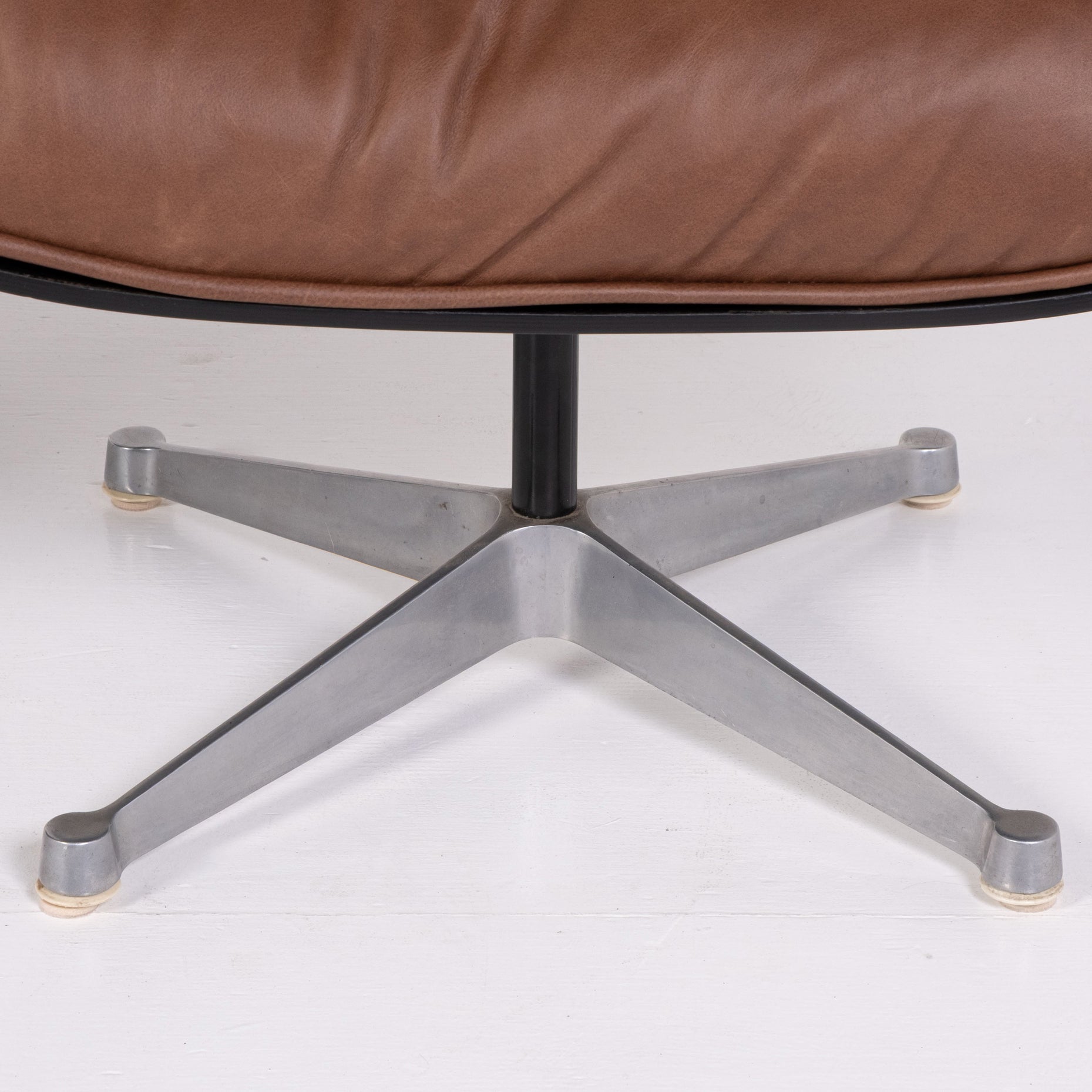 Lounge Chair con Ottoman – Design Charles e Ray Eames per Herman Miller / ICF