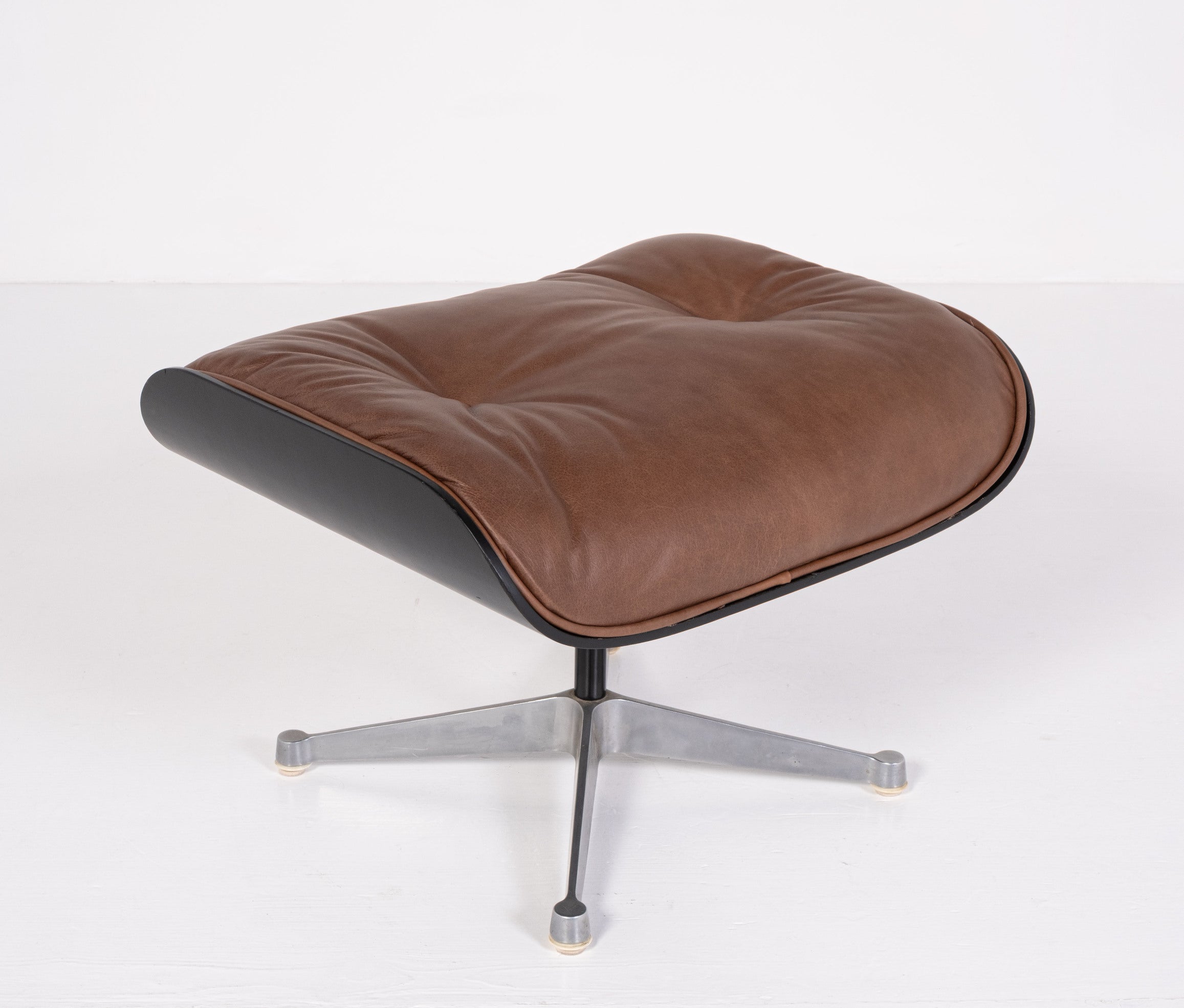 Lounge Chair con Ottoman – Design Charles e Ray Eames per Herman Miller / ICF
