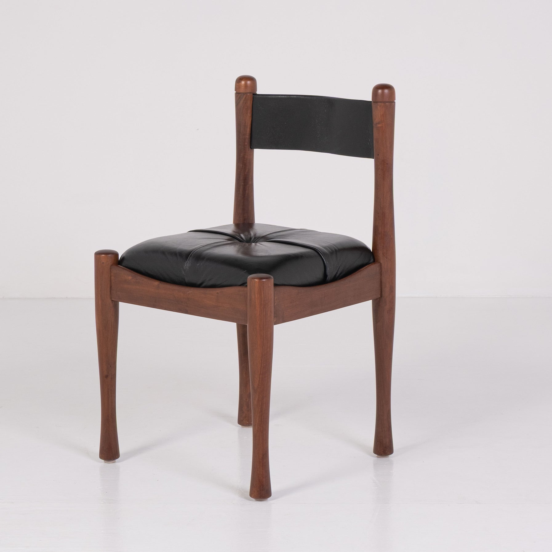 6 Sedie 620 – Design Silvio Coppola per Bernini