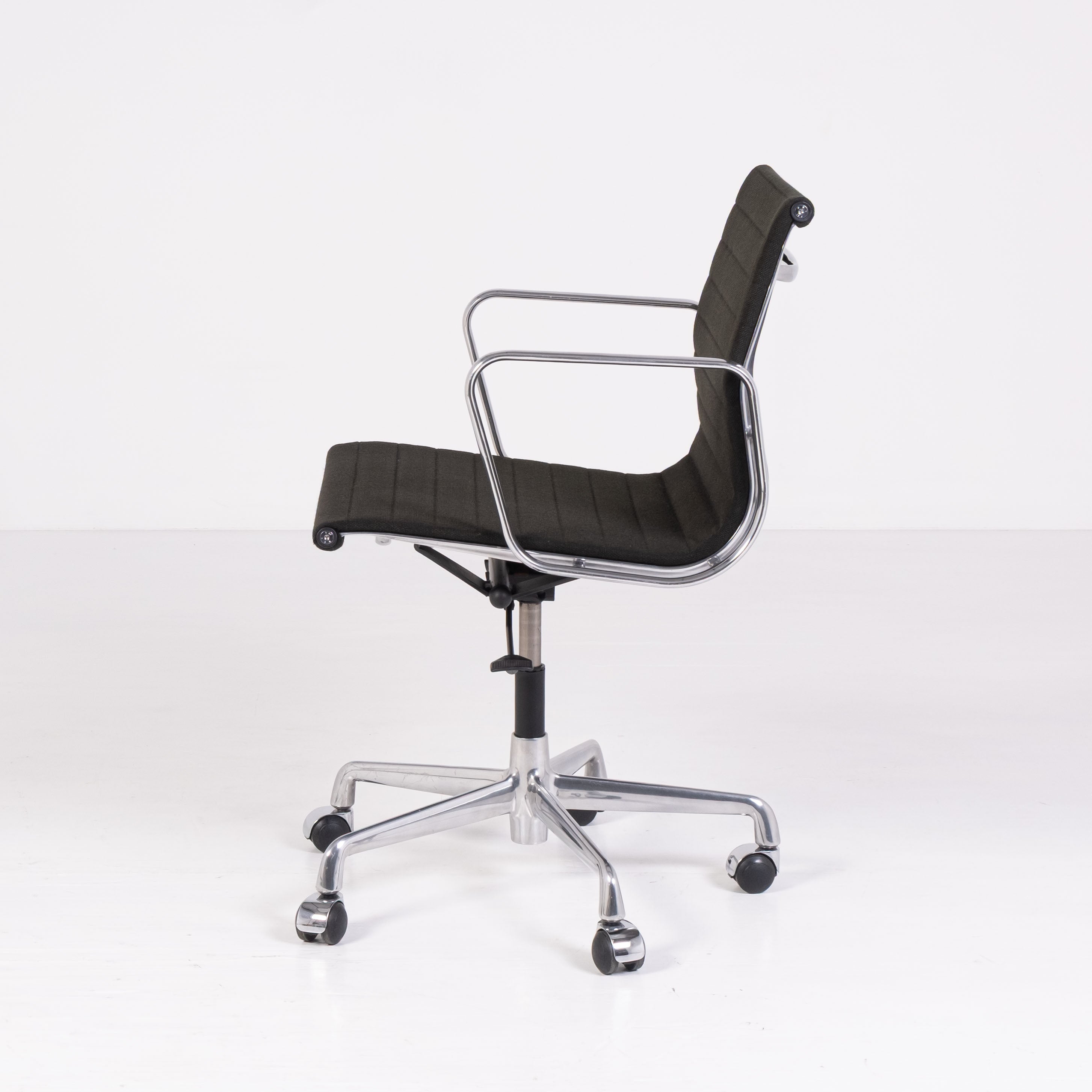 Sedia design ufficio - Eames, Ray Eames EA117
