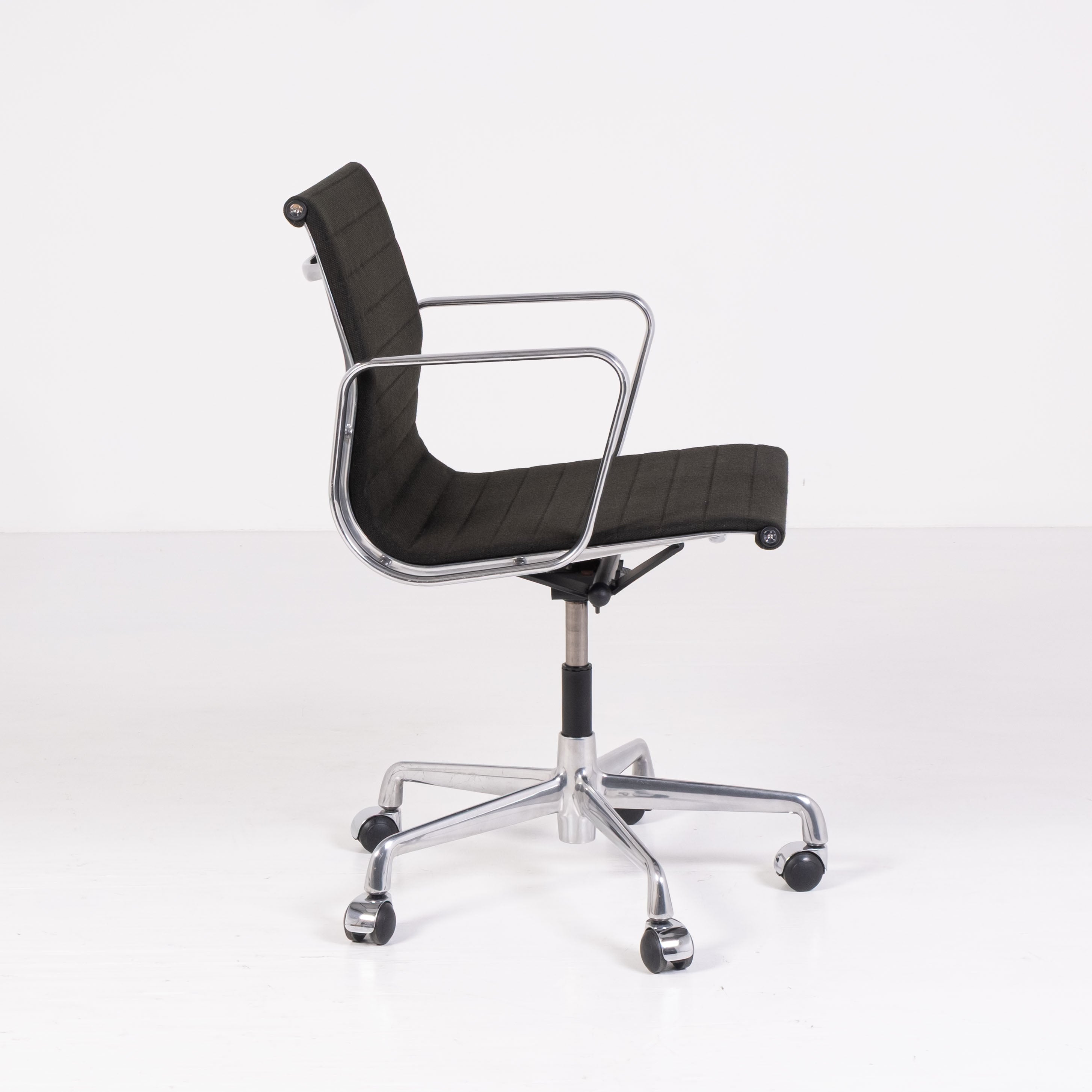 Sedia design ufficio - Eames, Ray Eames EA117