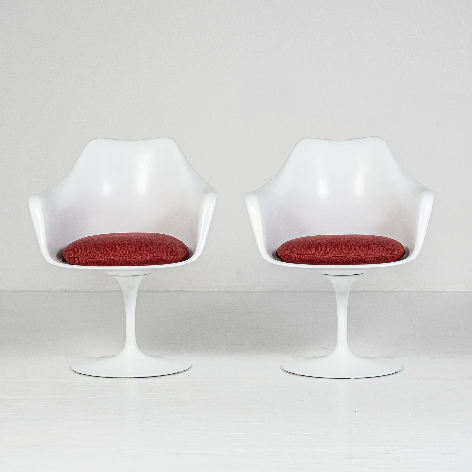 Set di 2 Poltroncine Tulip Girevoli con Braccioli – Design Eero Saarinen per Knoll International