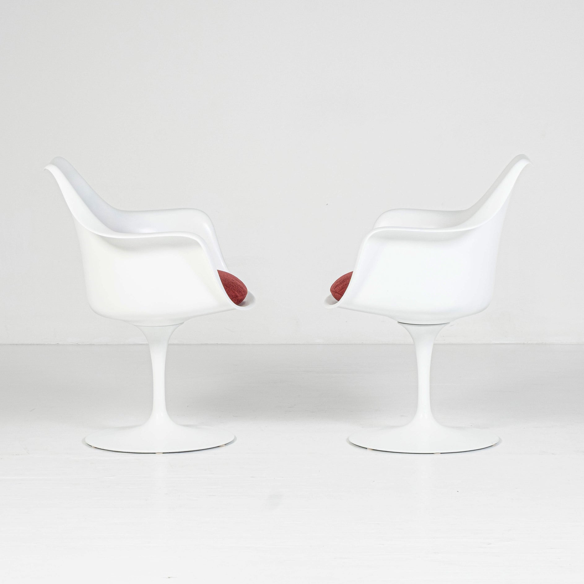 Set di 2 Poltroncine Tulip Girevoli con Braccioli – Design Eero Saarinen per Knoll International