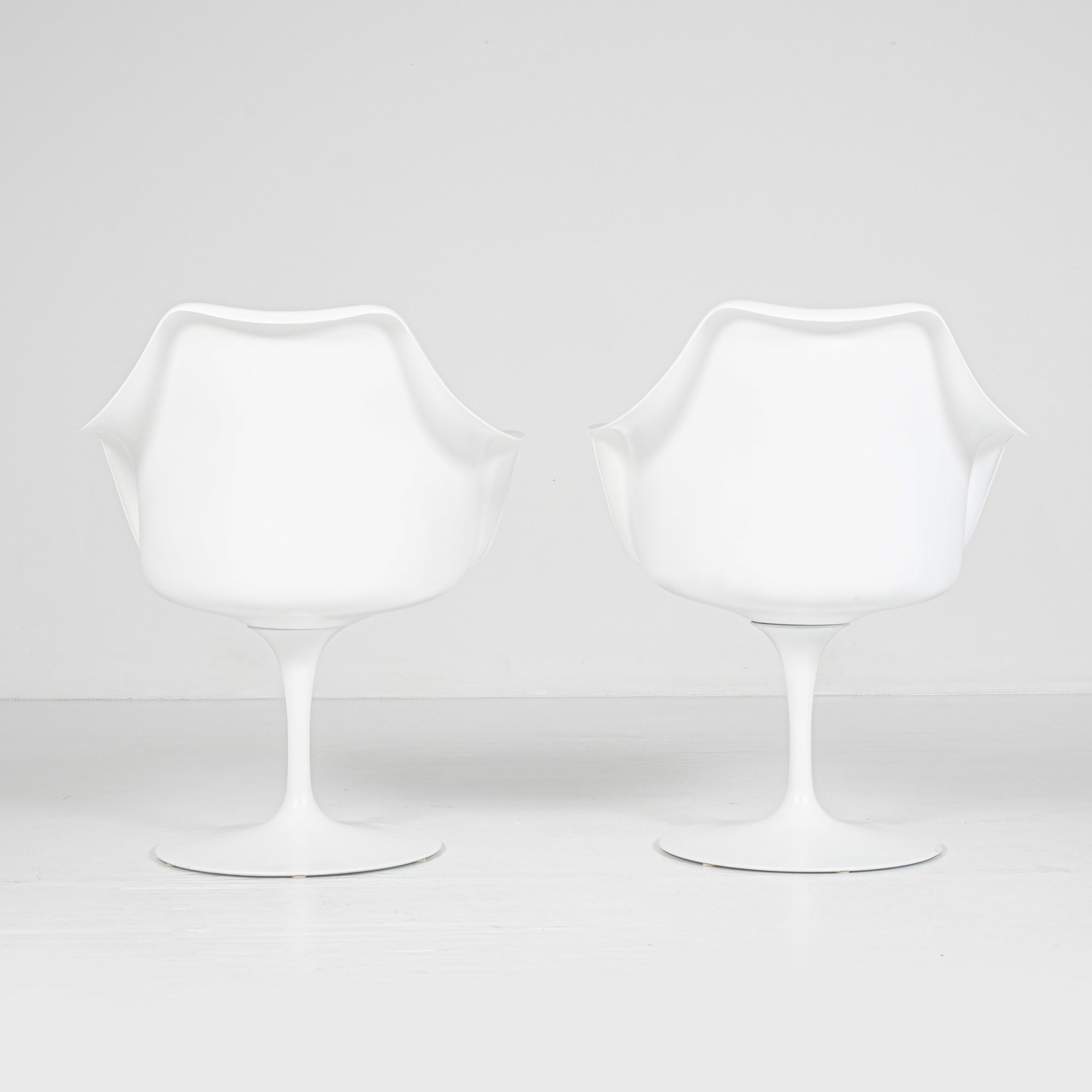 Set di 2 Poltroncine Tulip Girevoli con Braccioli – Design Eero Saarinen per Knoll International