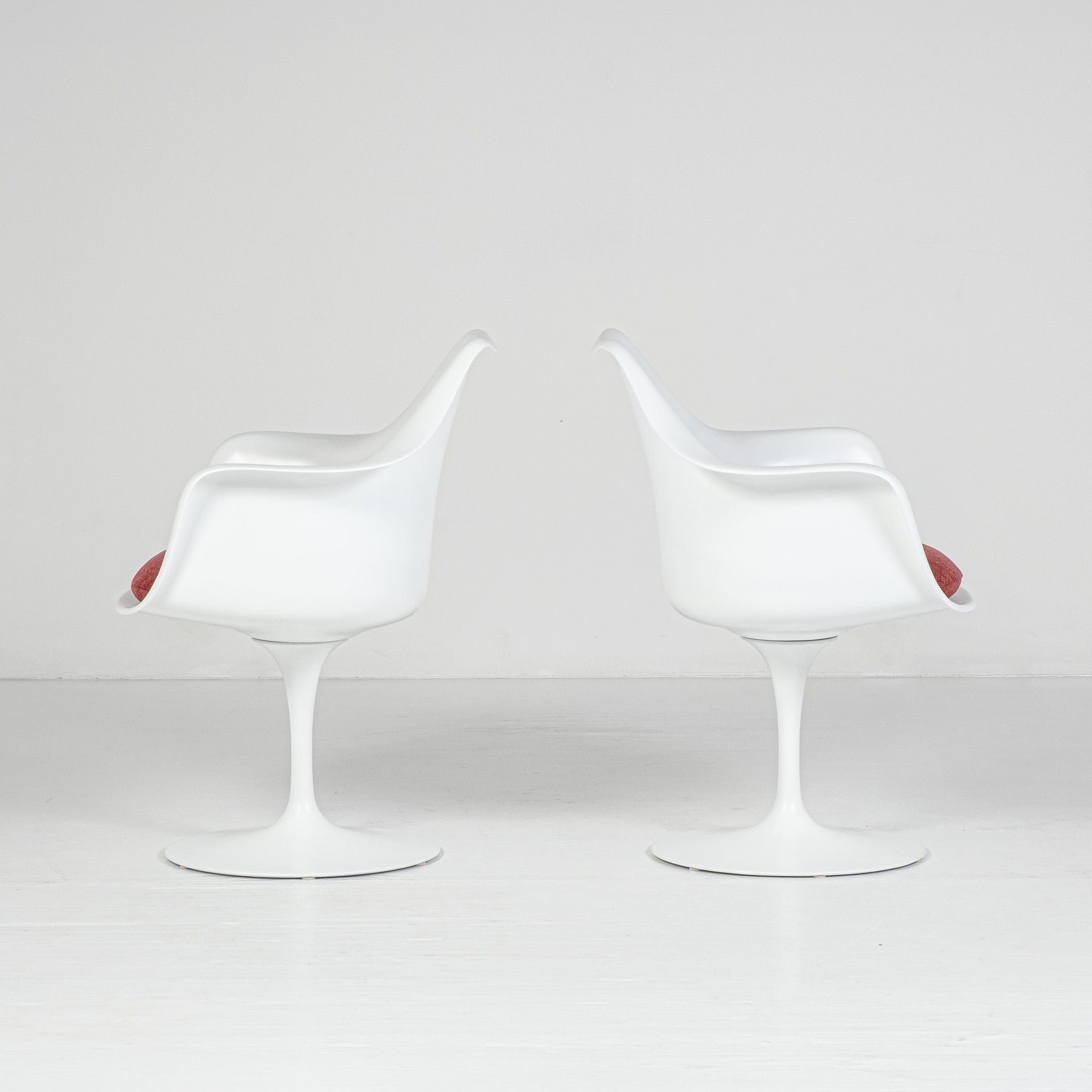 Set di 2 Poltroncine Tulip Girevoli con Braccioli – Design Eero Saarinen per Knoll International
