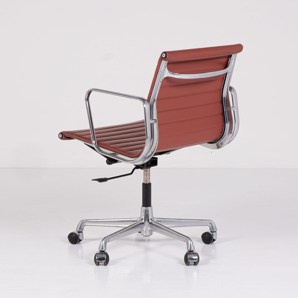 Fauteuil de bureau EA 117 – Charles & Ray Eames pour ICF