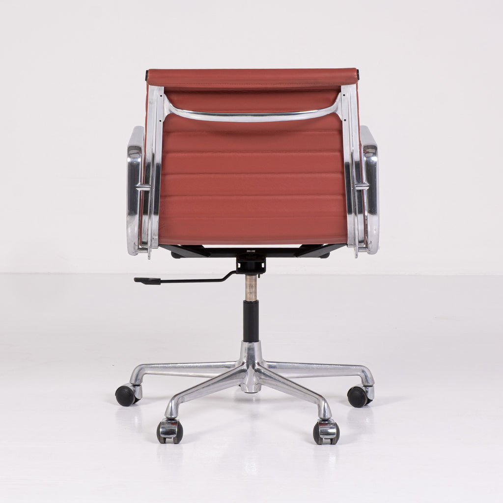 Fauteuil de bureau EA 117 – Charles & Ray Eames pour ICF