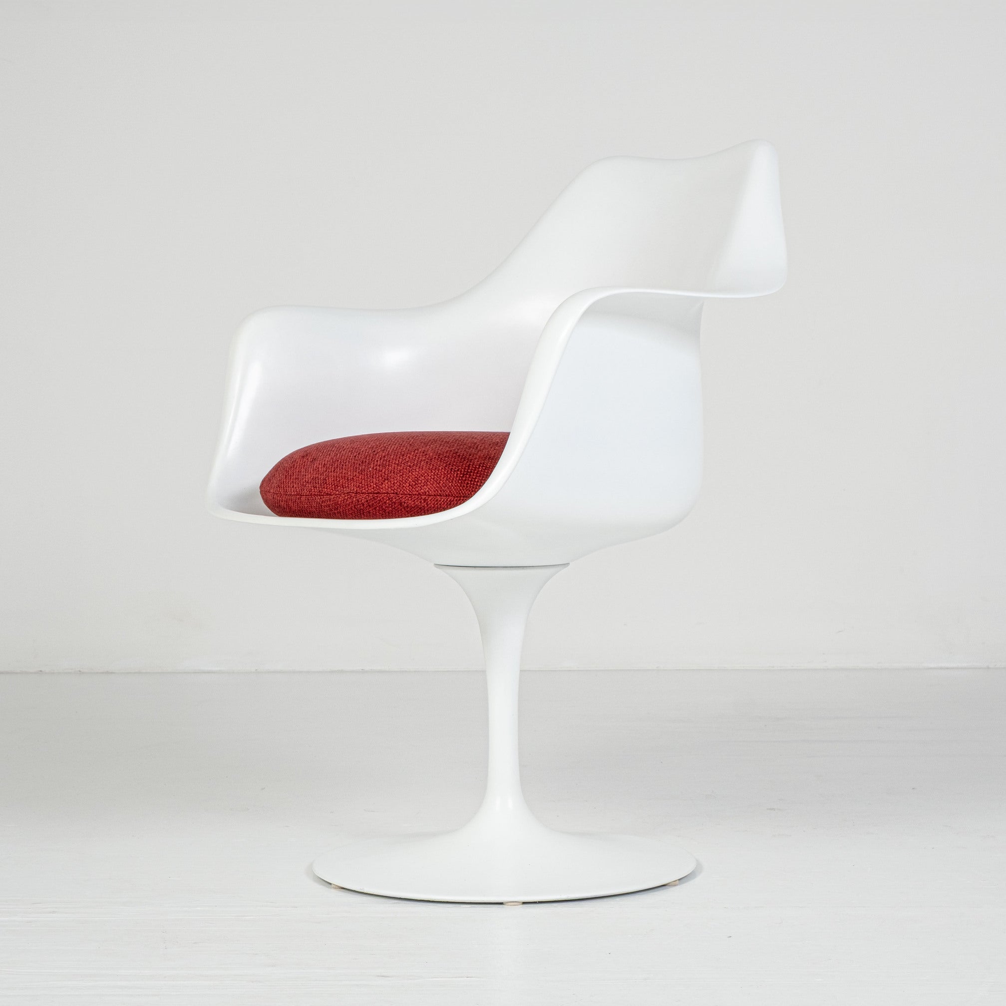 Set di 2 Poltroncine Tulip Girevoli con Braccioli – Design Eero Saarinen per Knoll International