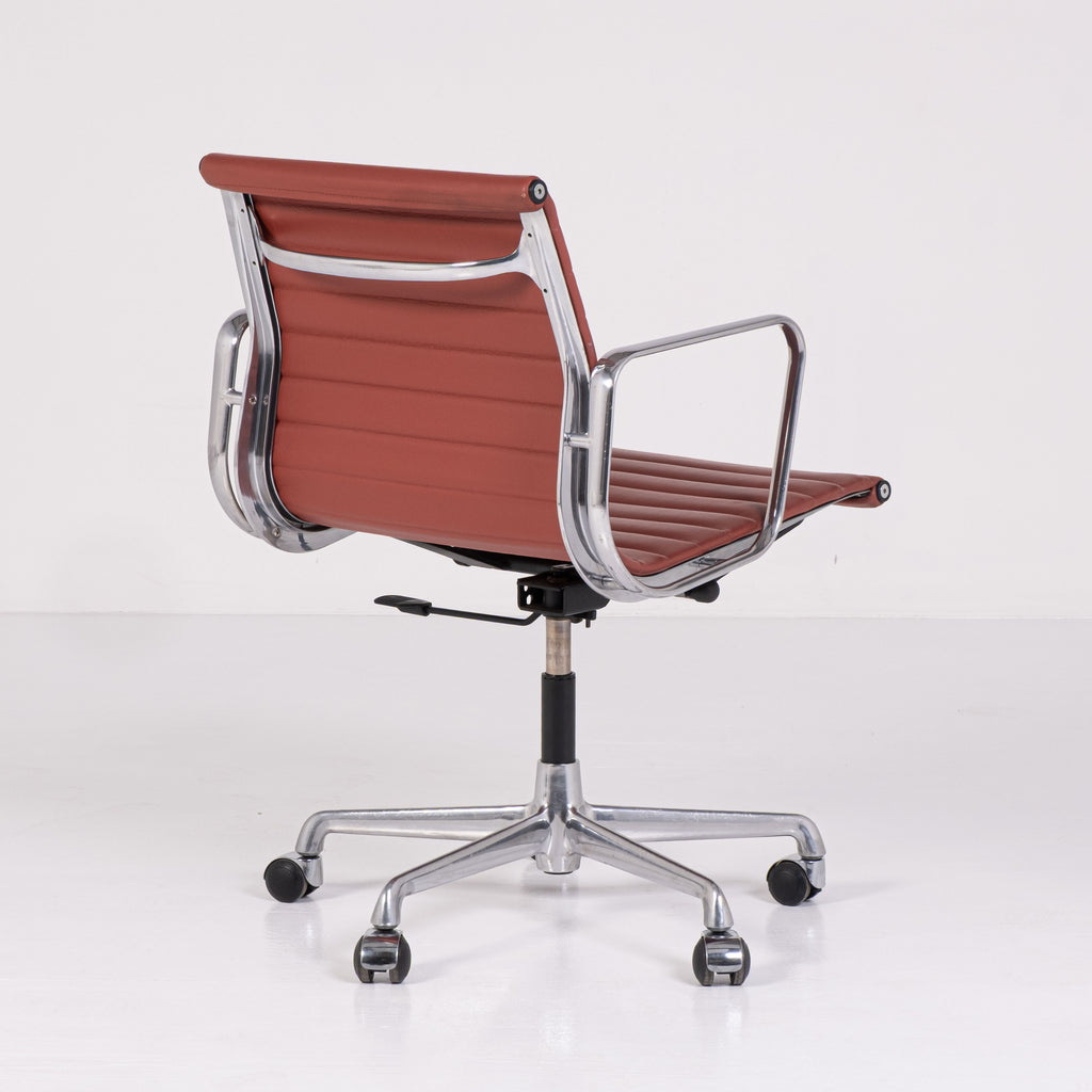 Fauteuil de bureau EA 117 – Charles & Ray Eames pour ICF