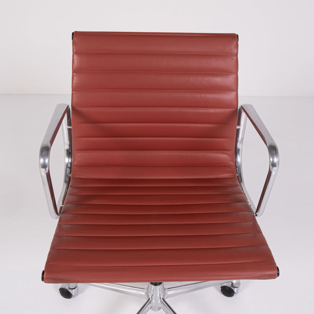 Fauteuil de bureau EA 117 – Charles & Ray Eames pour ICF