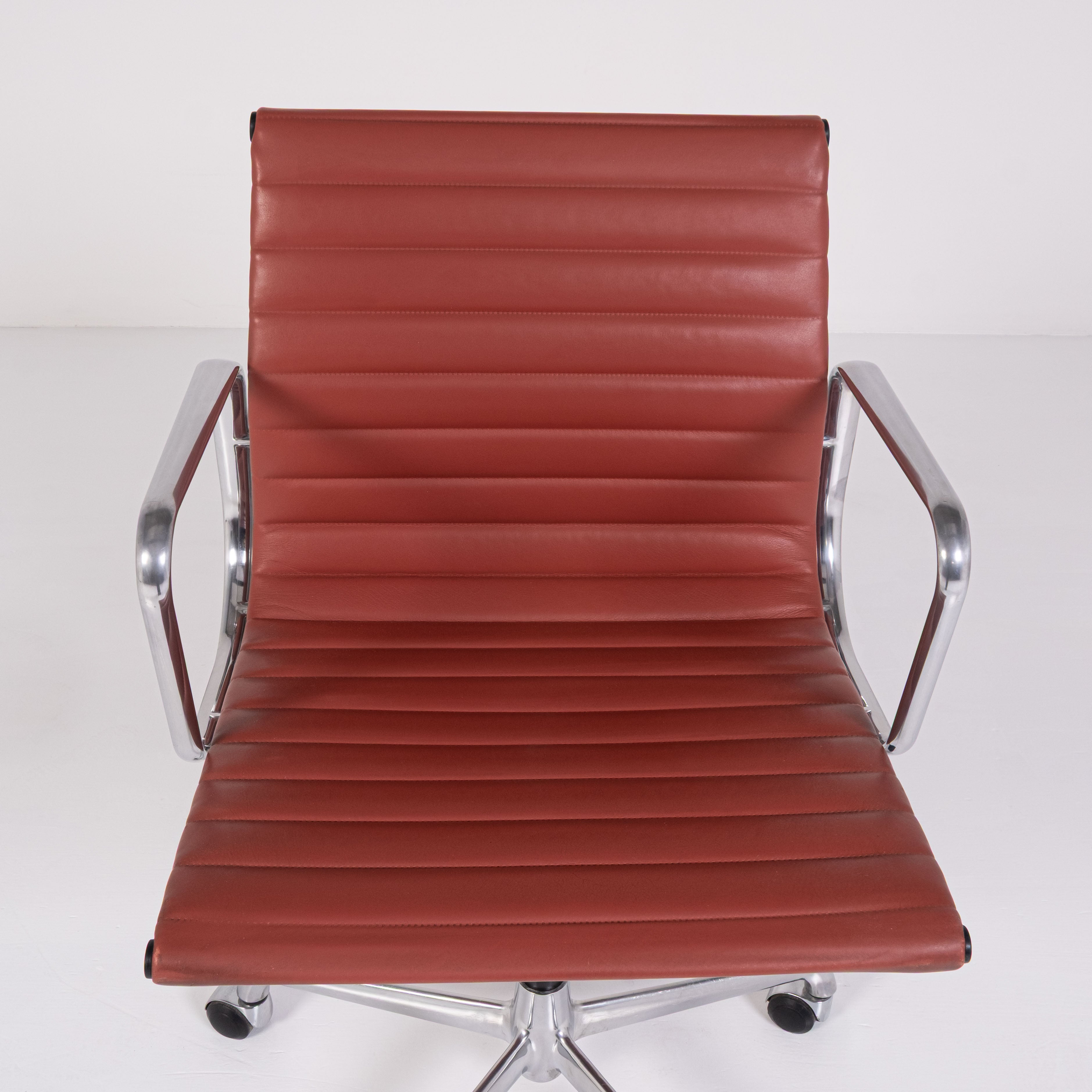Fauteuil de bureau EA 117 – Charles & Ray Eames pour ICF