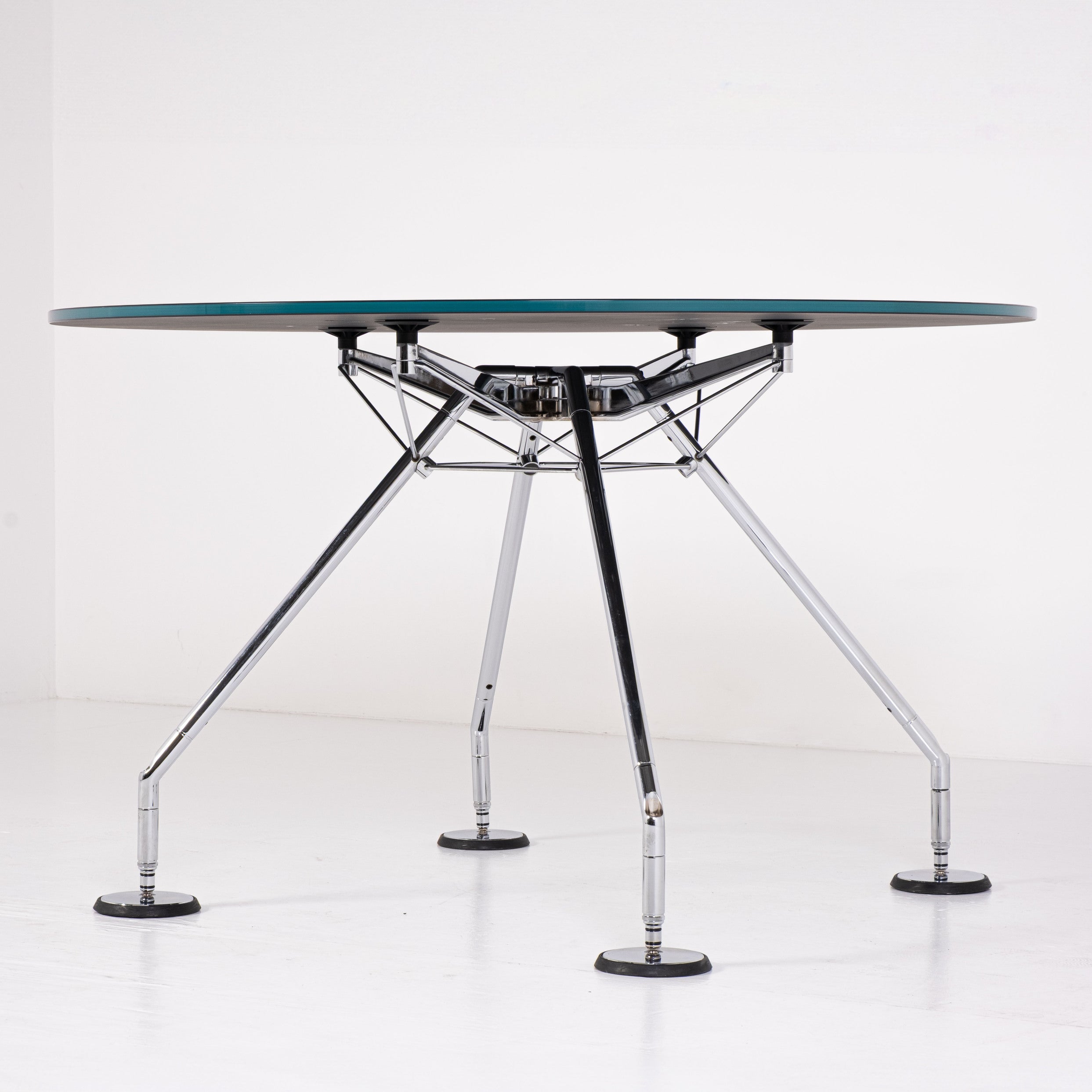 Nomos circulaire – Design Norman Foster (1986) – Production originale Tecno
